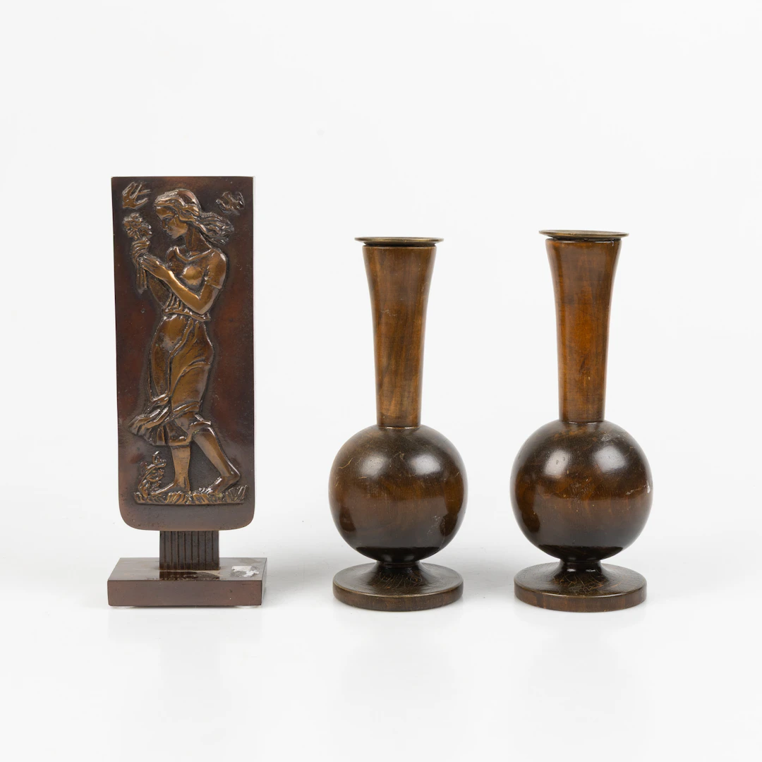 OSCAR ANTONSSON. Ljusstakar och vas, 1 par, 1930-/40-tal, bonad björk