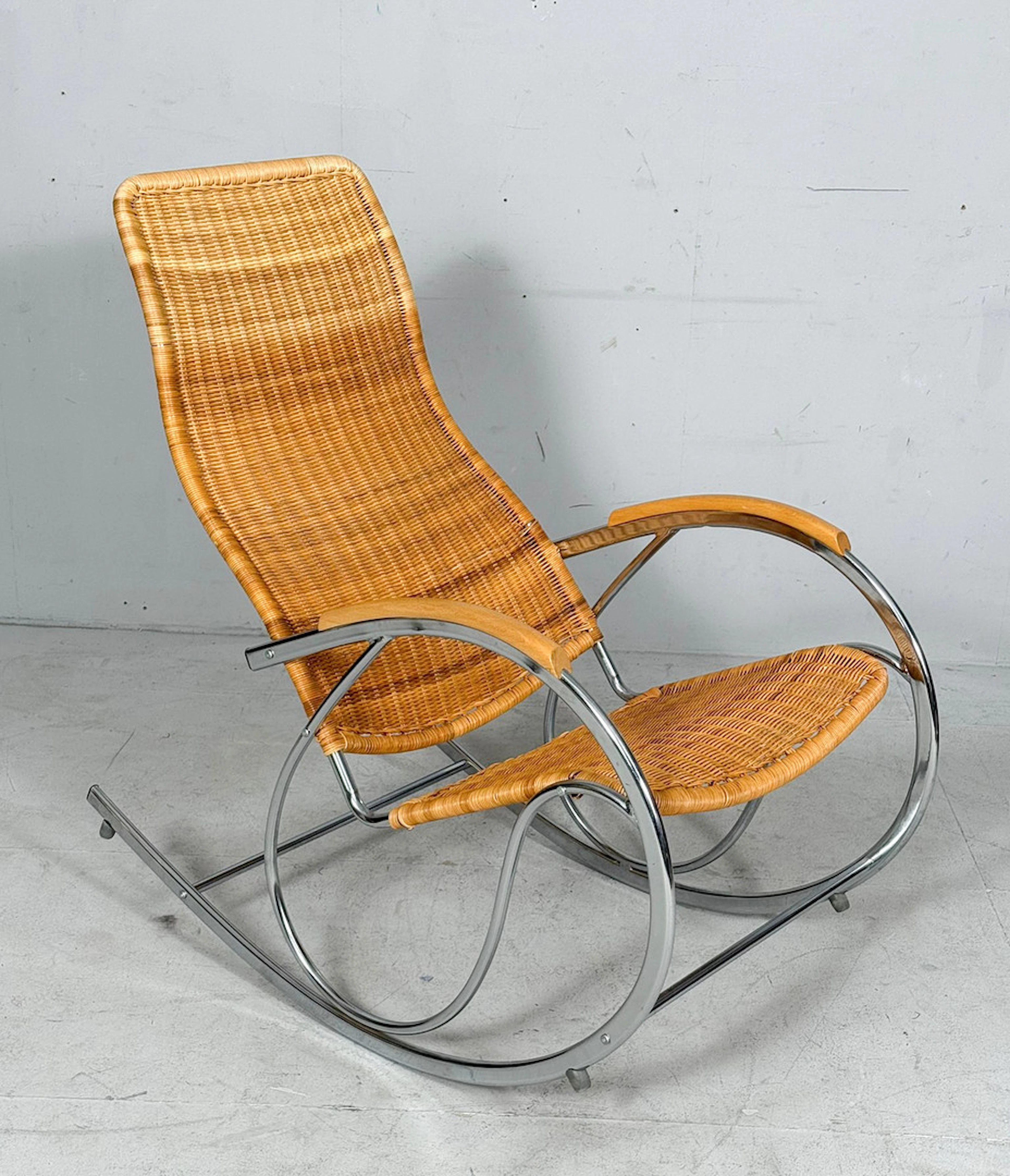 Schaukelstuhl/Schaukelsessel im Bauhausstil, Italien, 1980er Jahre.