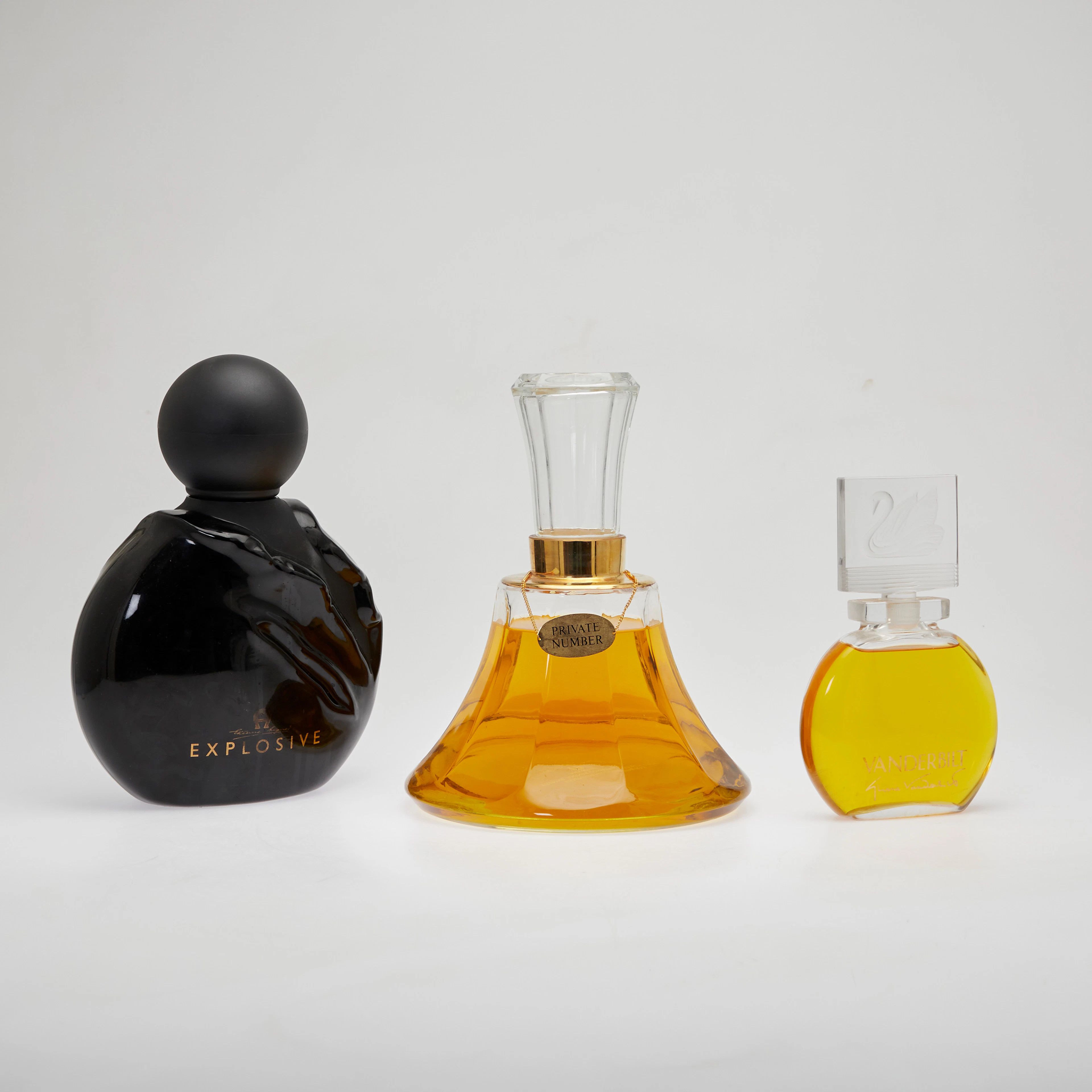 ETIENNE AIGNER & GLORIA VANDERBILT. Konvolut Großfacticen / Flacons