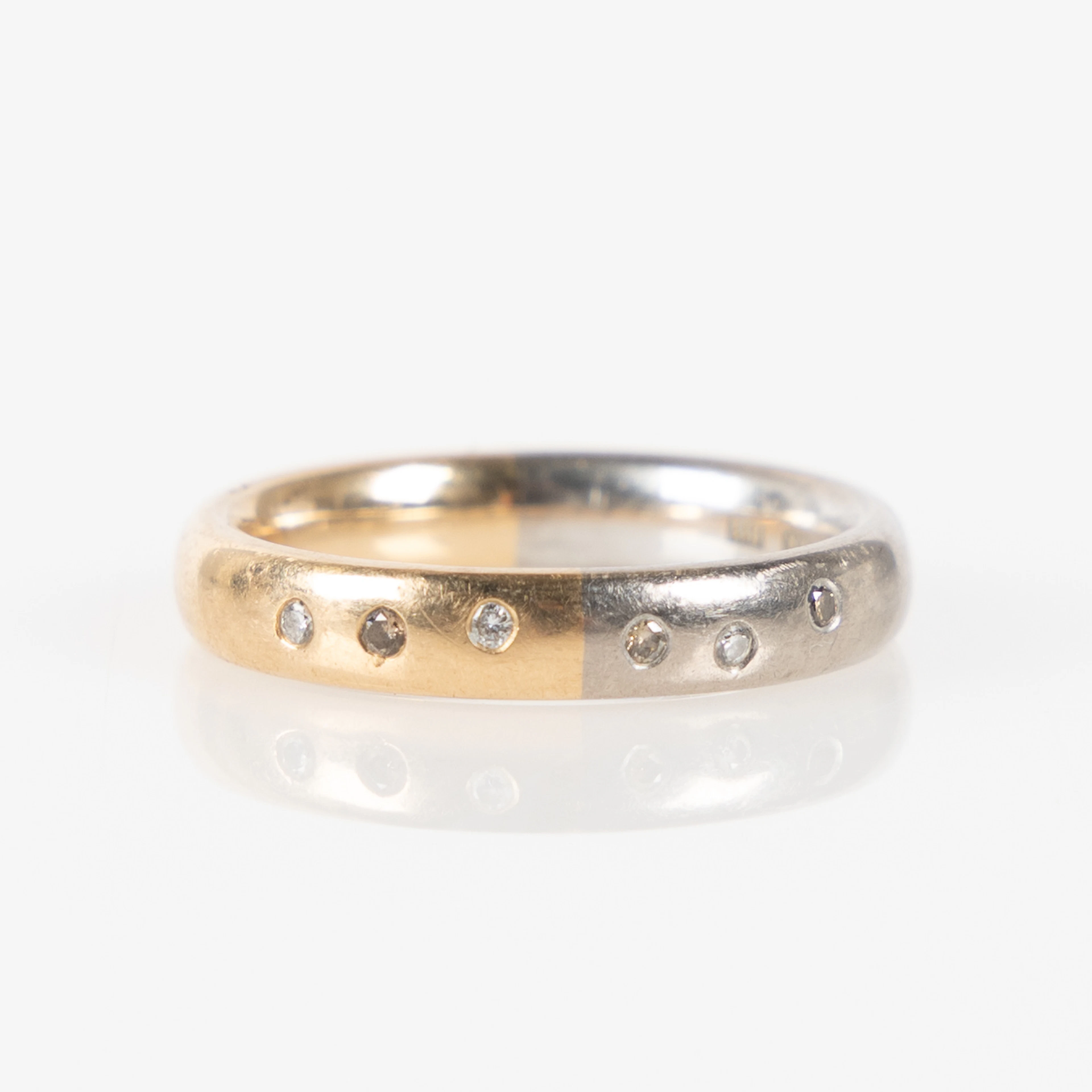 SANDSTRÖM & DE WIT, RING, 18K guld och vitguld med briljantslipade diamanter.