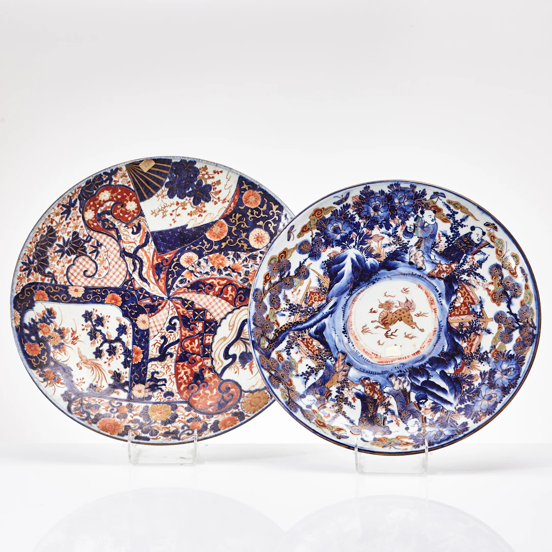 FAT, 2 st., porslin, Japan, Meiji (1868-1912), Imari, dekor av blommor