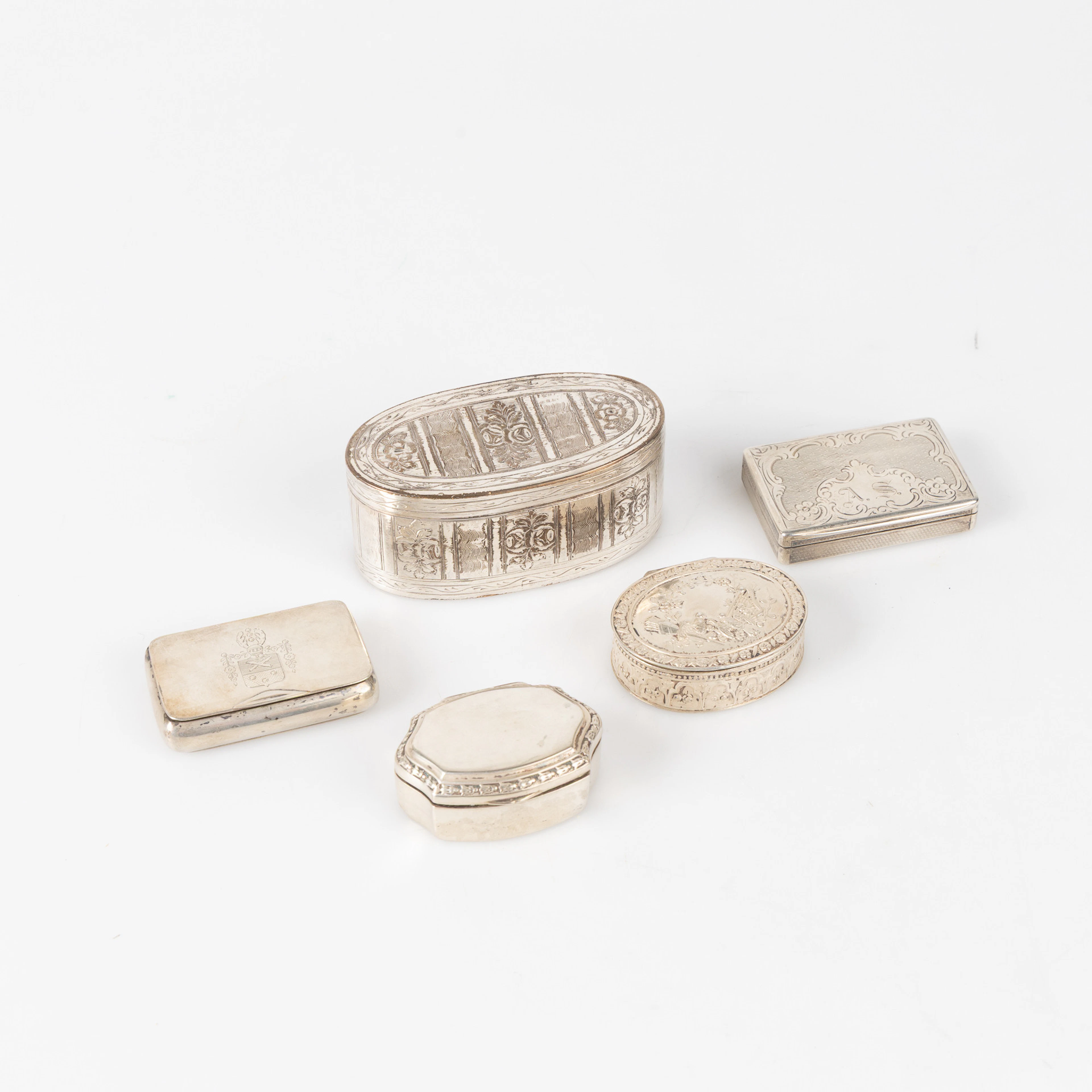SAMLING ASKAR, 5 st, silver och nysilver, bl a graverat heraldiskt
