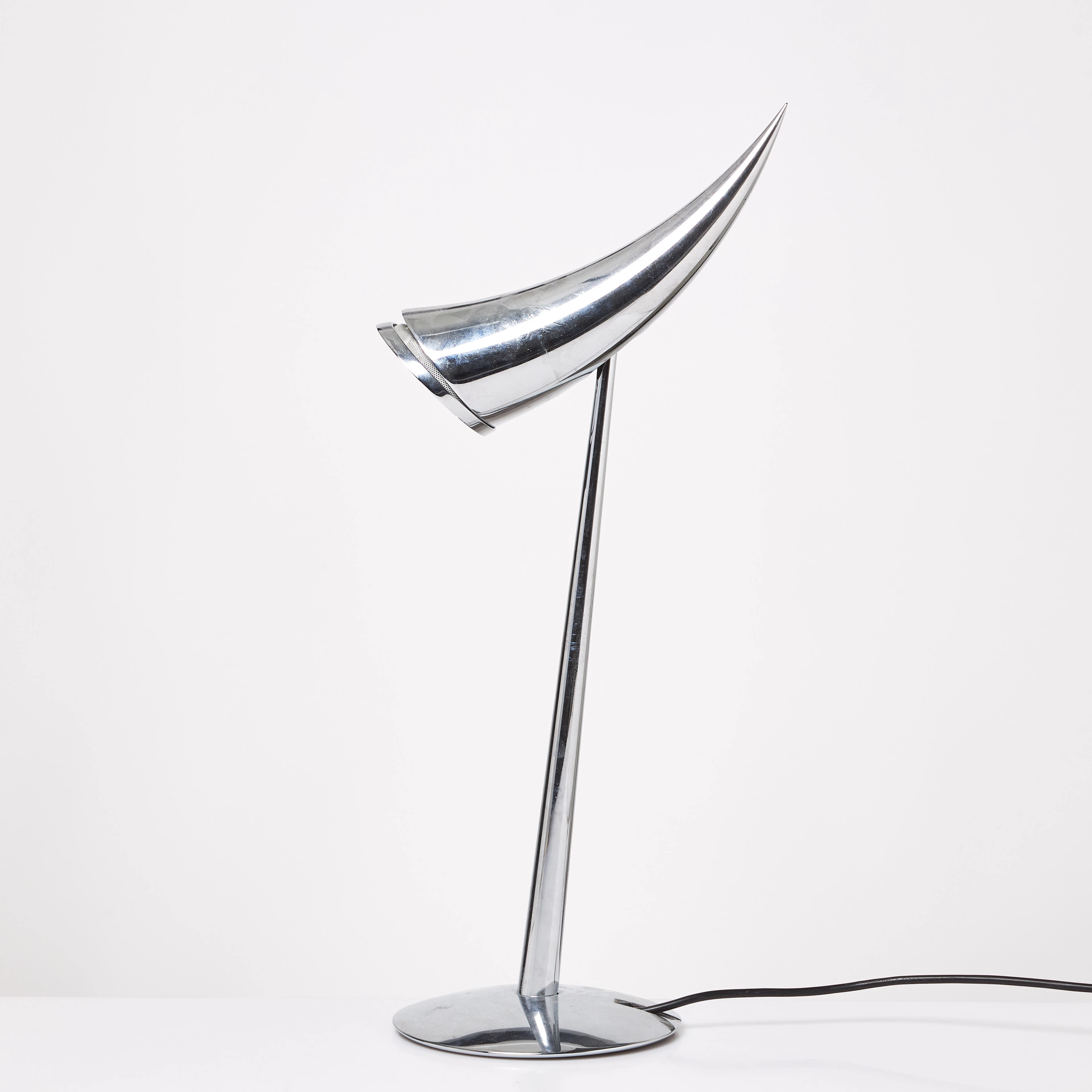 PHILIPPE STARCK. Bordslampa "Ara", Flos, kromad metall, etikettmärkt.