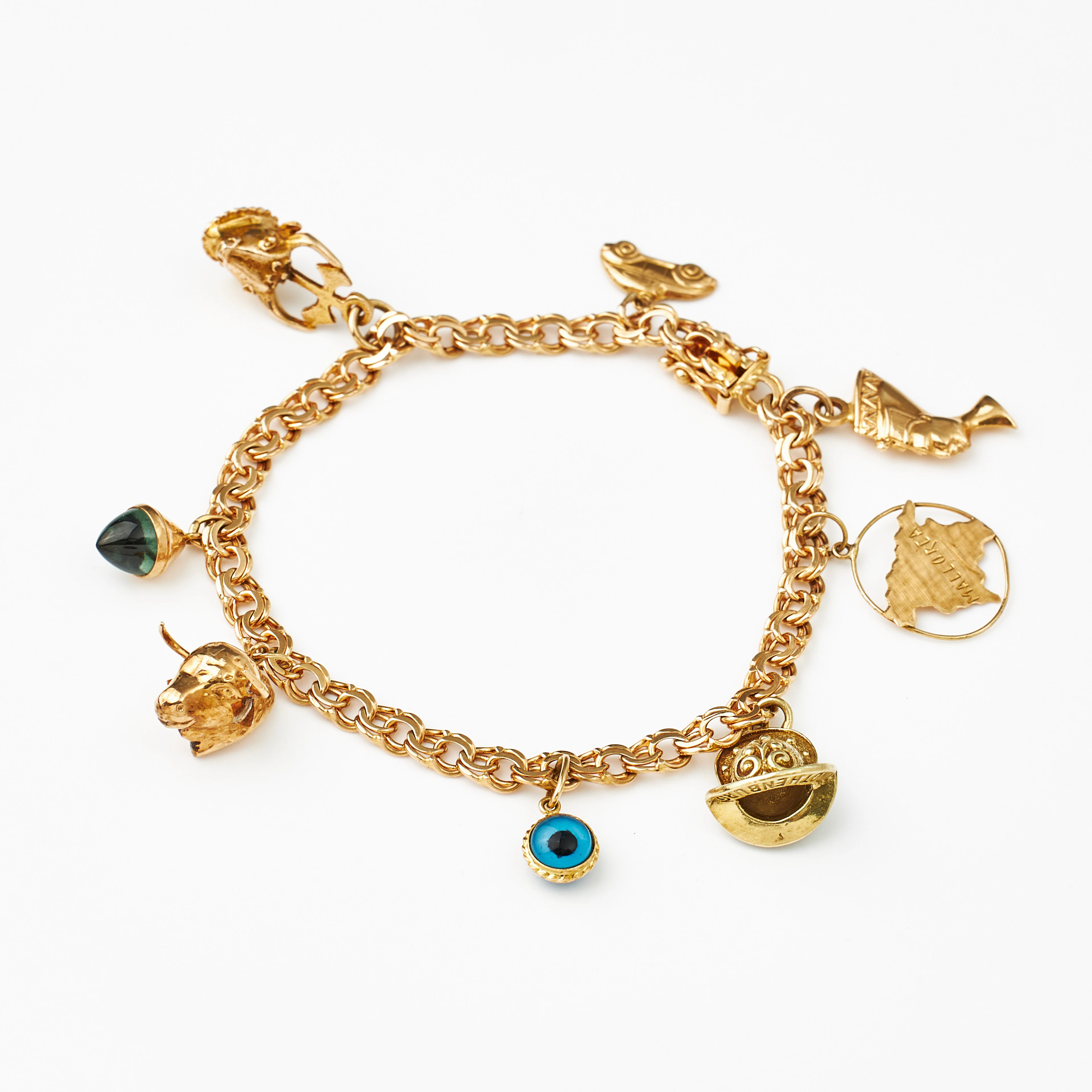 ARMBAND, 18 k guld, Bismarck, 8 berlocker bl a föreställande Nefertiti