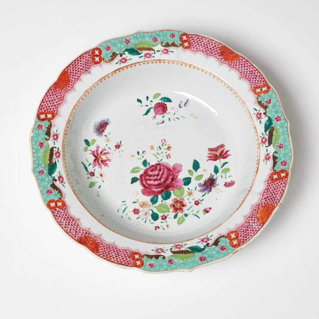TVÄTTFAT. Porslin, Kina, Famille rose, 1700-tal, emaljfärger.