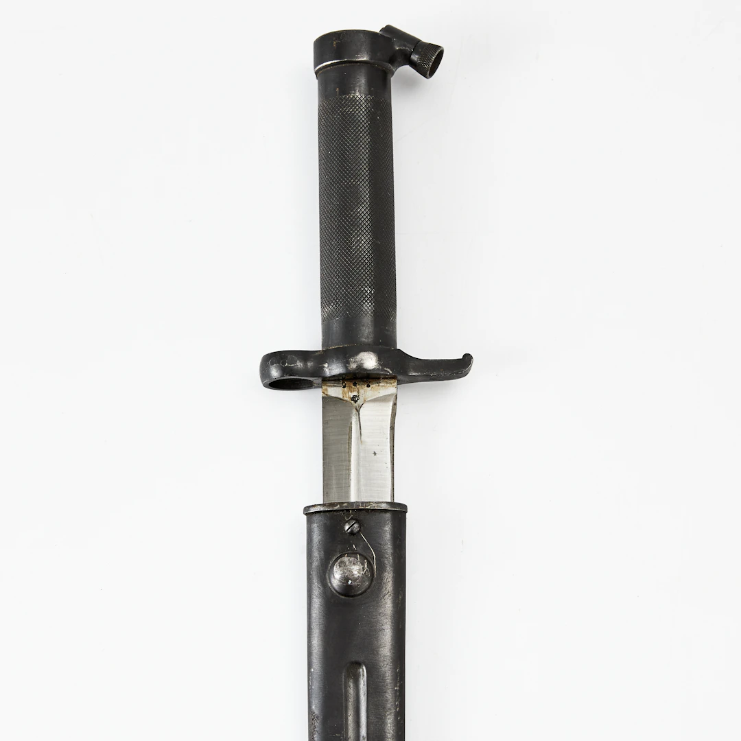 KNIVBAJONETT. M/1896. Eskilstuna Jernmanufaktur AB. med stålbalja.