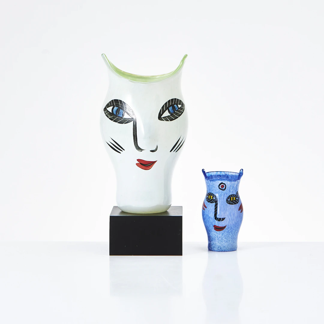 ULRICA HYDMAN-VALLIEN. Vaser, 2 st "Open Minds", signerade, Kosta Boda.