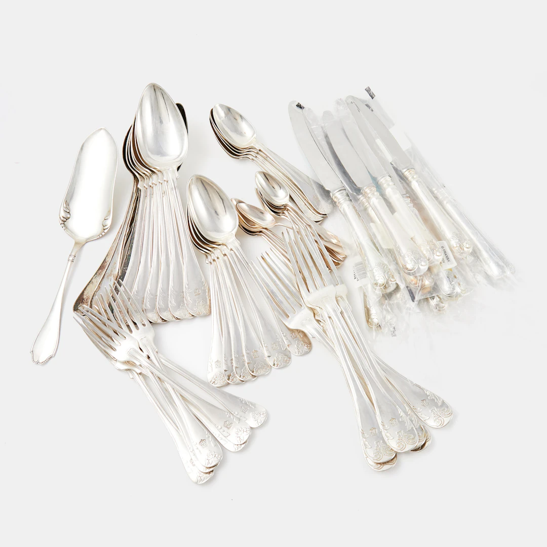 BESTICKSERVIS, 42+4+13 dlr, silver, bl.a. modell "Gammal Fransk"