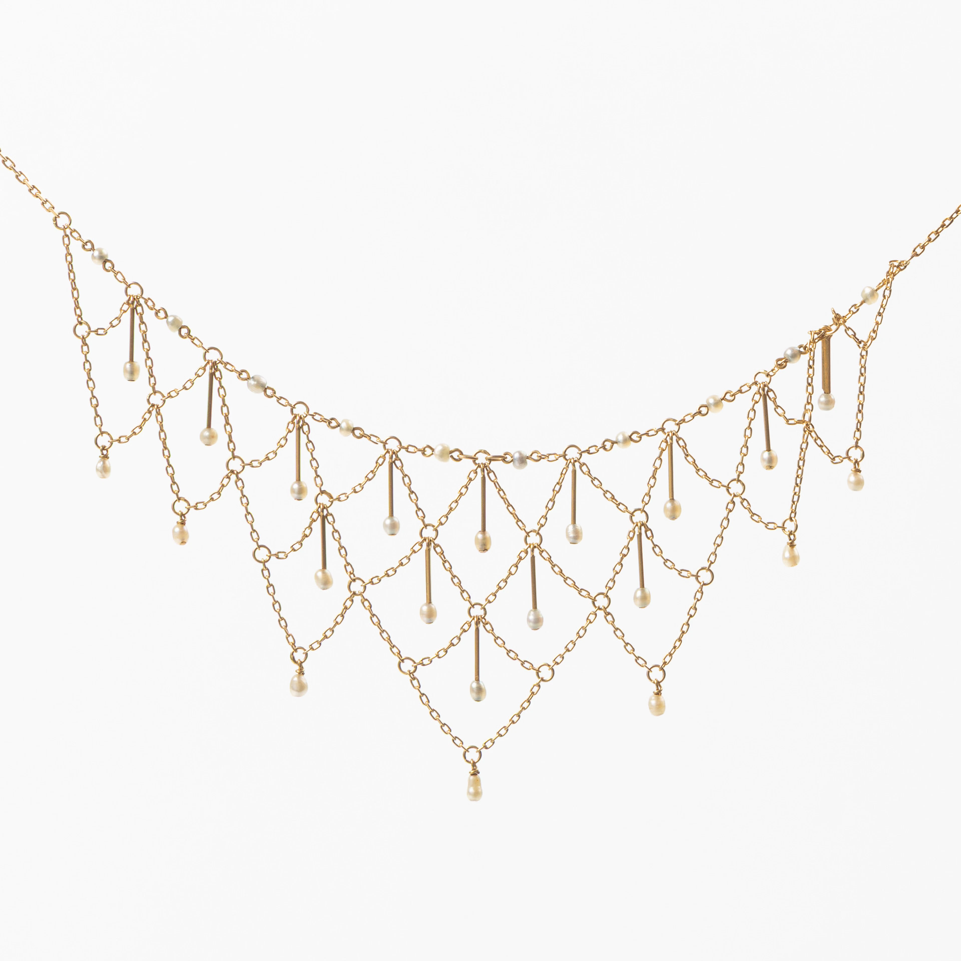COLLIER, 18K guld med troligtvis orientaliska pärlor, omkring sekelskiftet