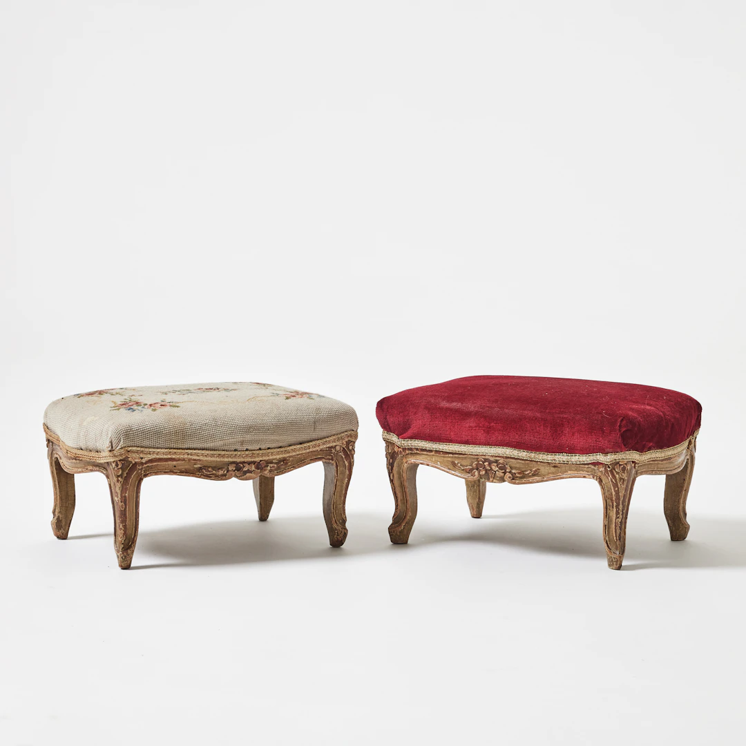 FOTPALLAR, 2 stycken, Louis XV stil, 1800-tal.