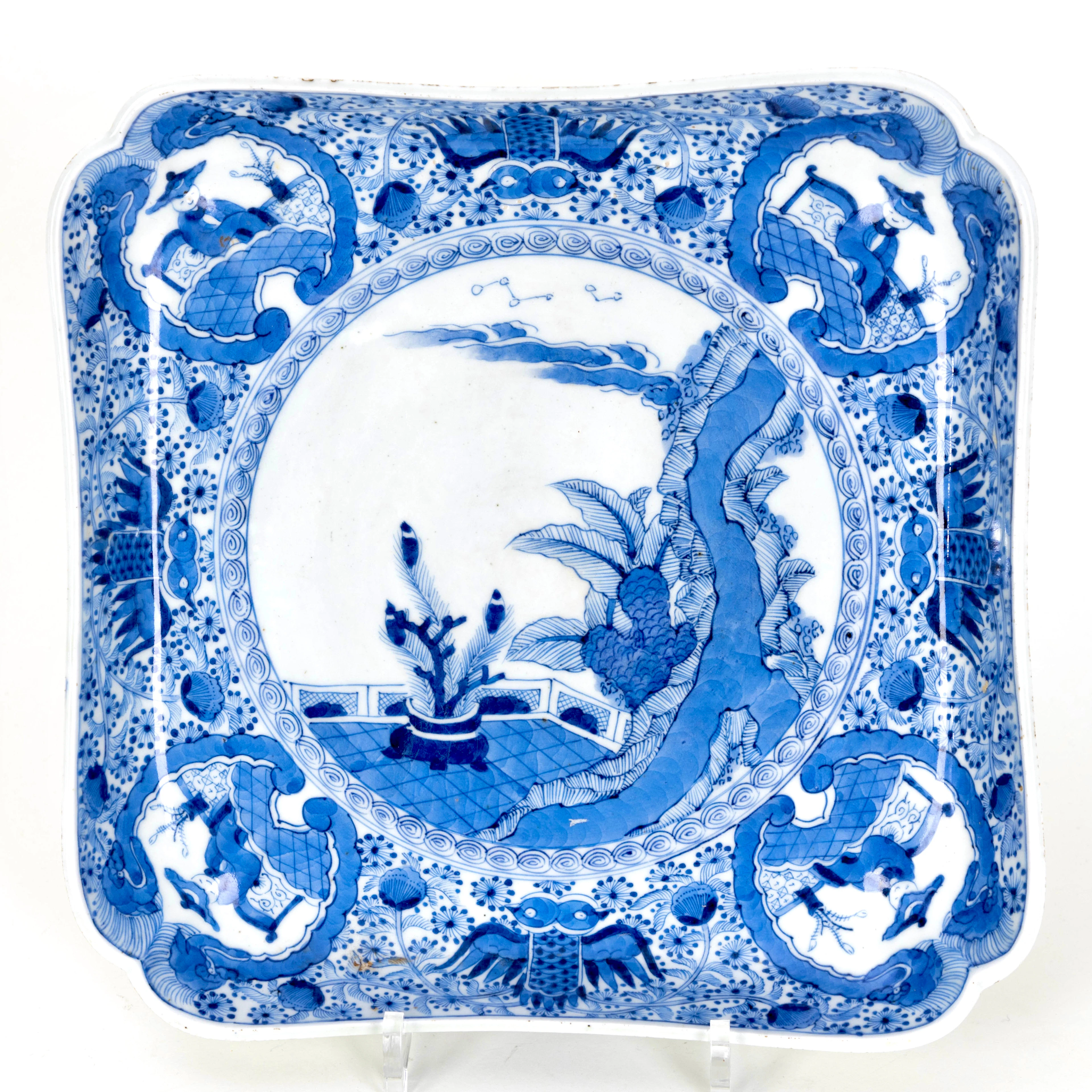 Quadratische Schale im chinesischen Stil, Qian-Marke, Japan, späte Edo-Zeit.