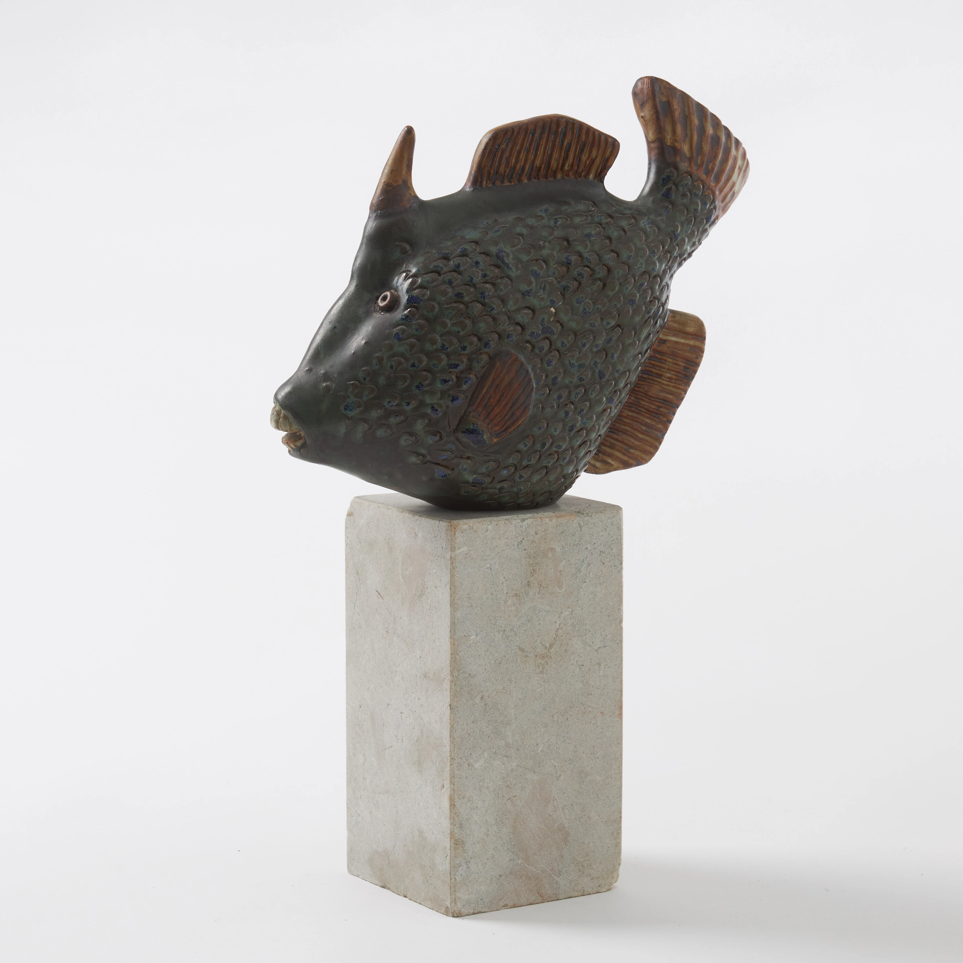 TYRA LUNDGREN. Fisk, Sèvres, Frankrike 1934-39, monogramsignerad samt