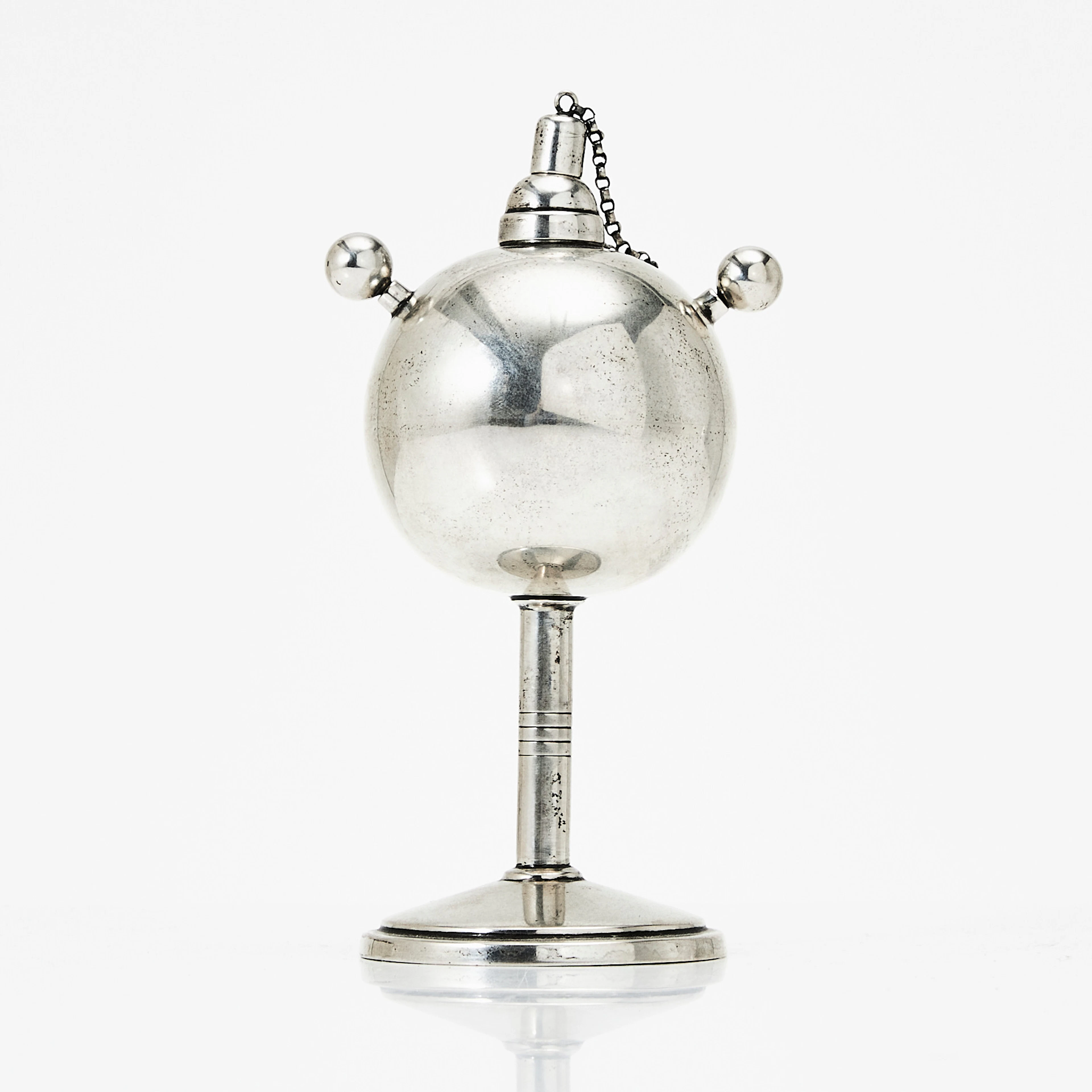 BORDSTÄNDARE, silver, C.G. Hallberg, Stockholm 1924.