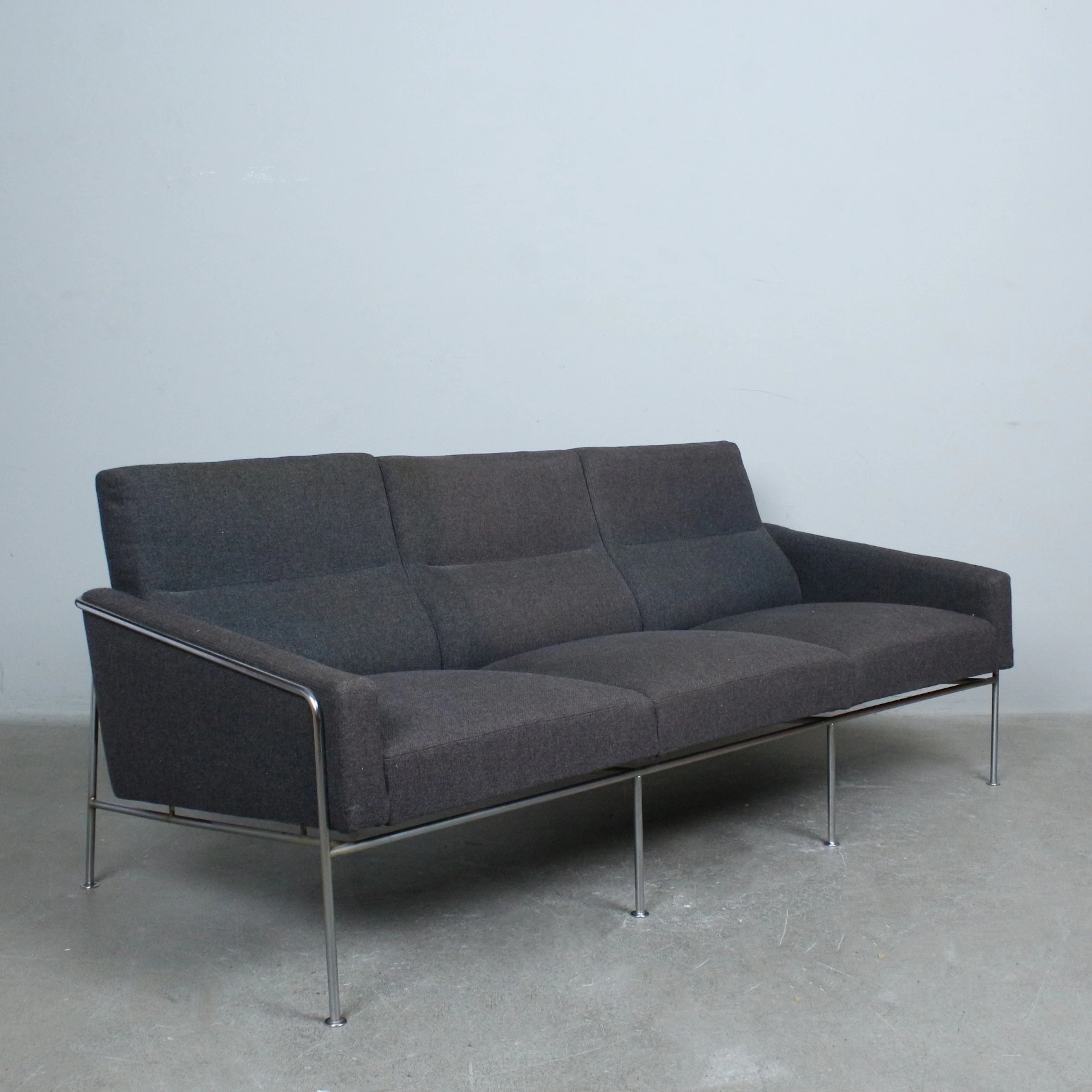 ARNE JACOBSEN. für Fritz Hansen. Dreisitzer, Airport, Modell '' 3301