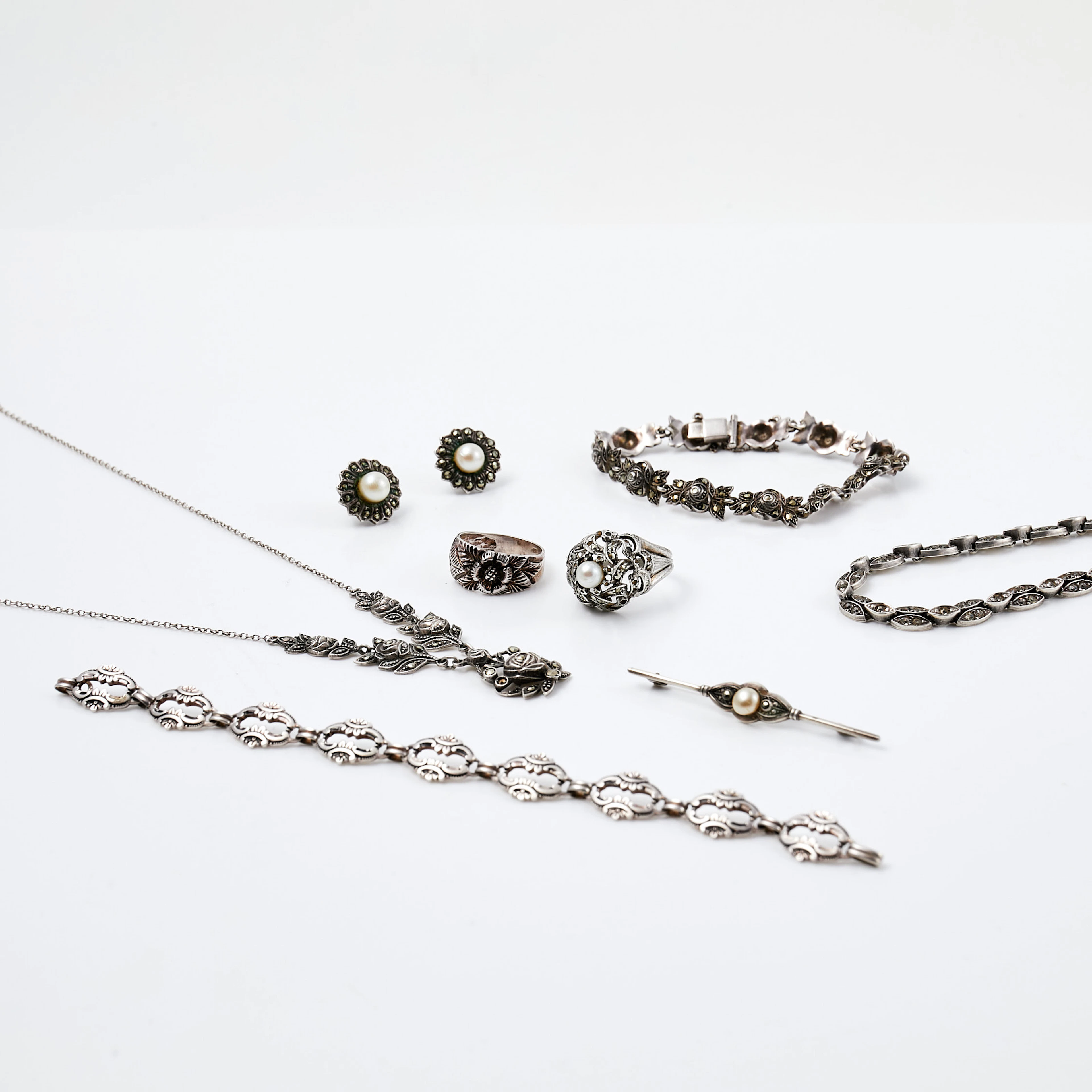 HALSBAND, 2 st, ARMBAND, 2 st, RINGAR, 2 st, BROSCHNÅL, ÖRHÄNGEN