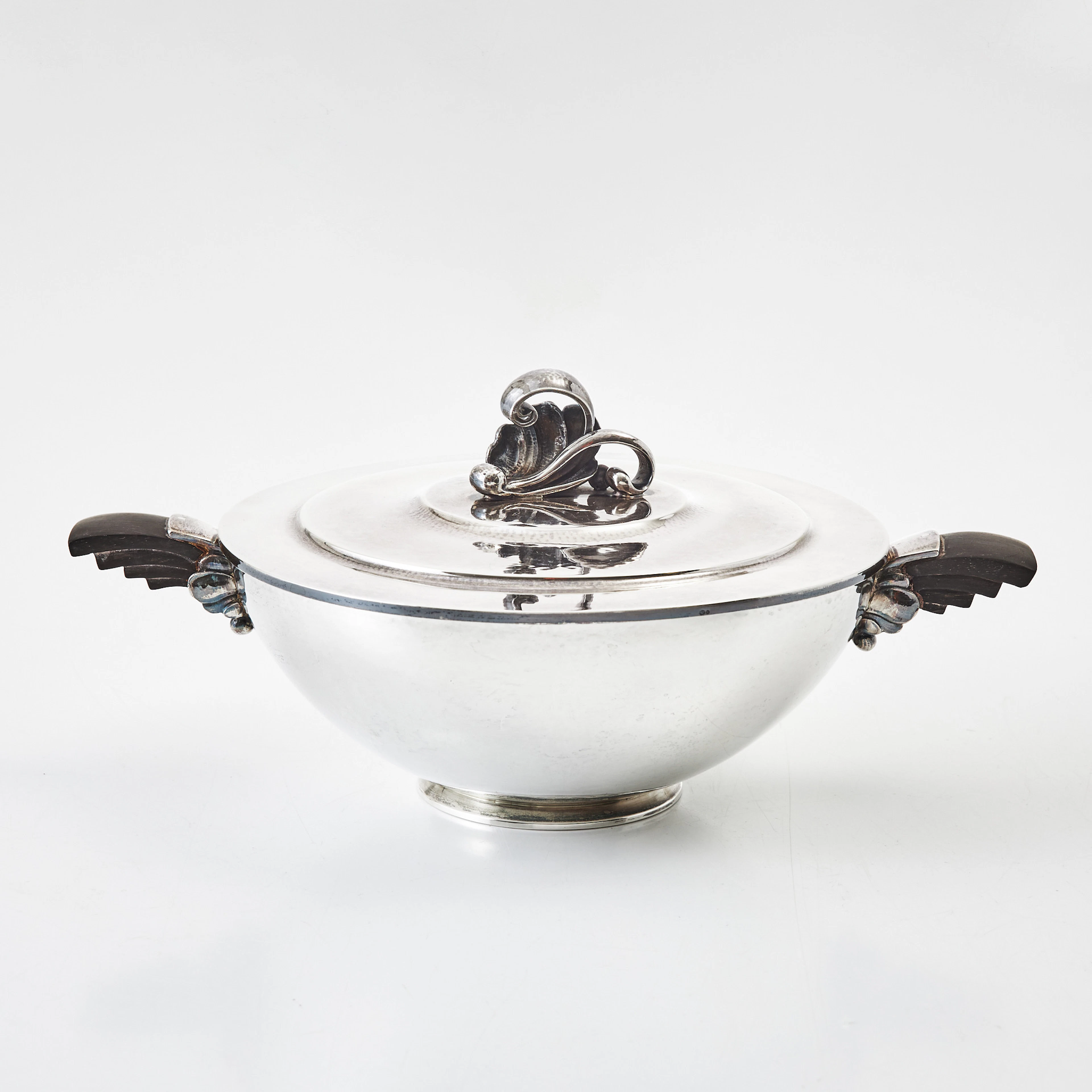 HARALD NIELSEN. Terrin med lock, sterlingsilver, Georg Jensen, Danmark