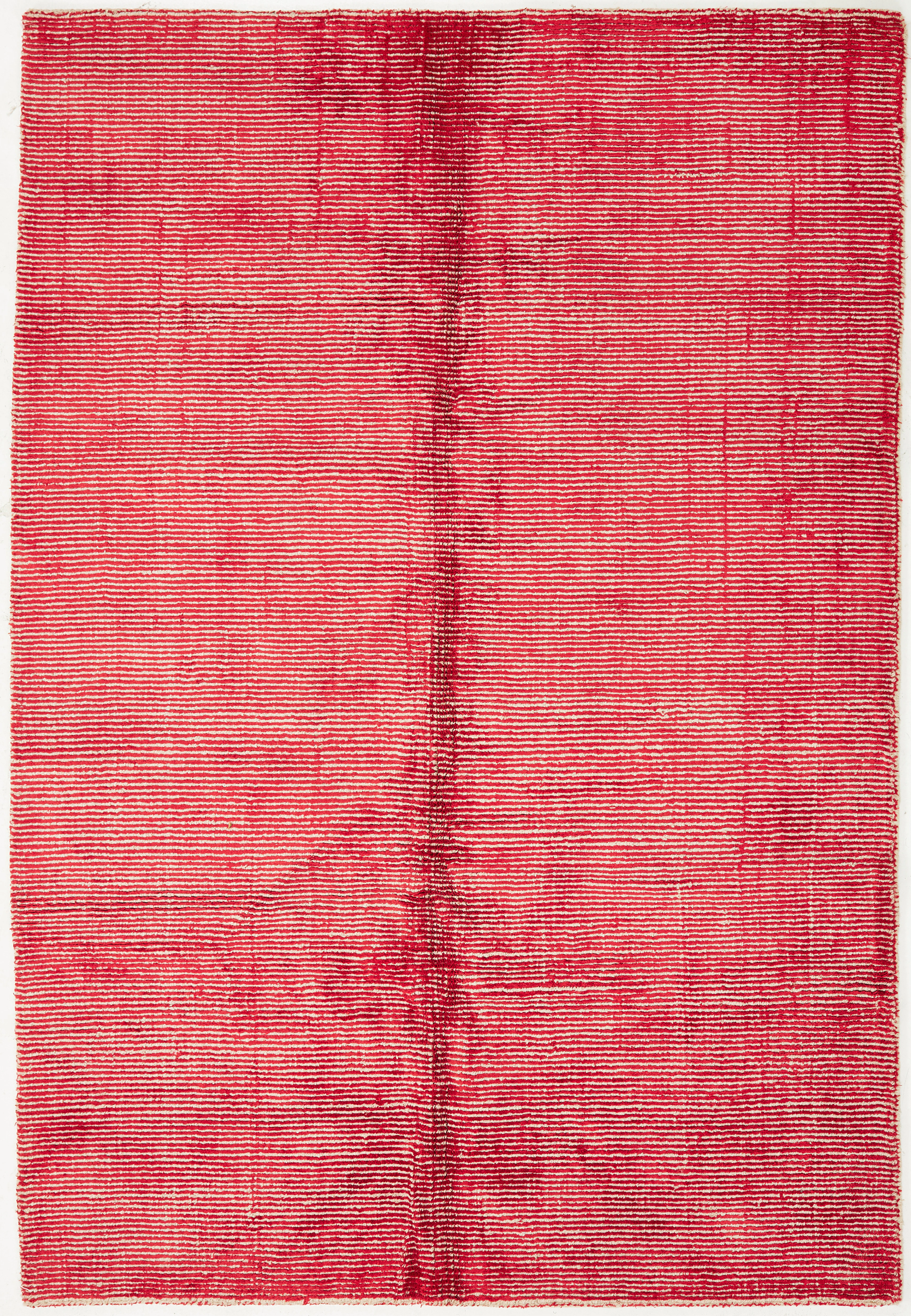 MATTA. Modern, röd botten, ca 230x162 cm.