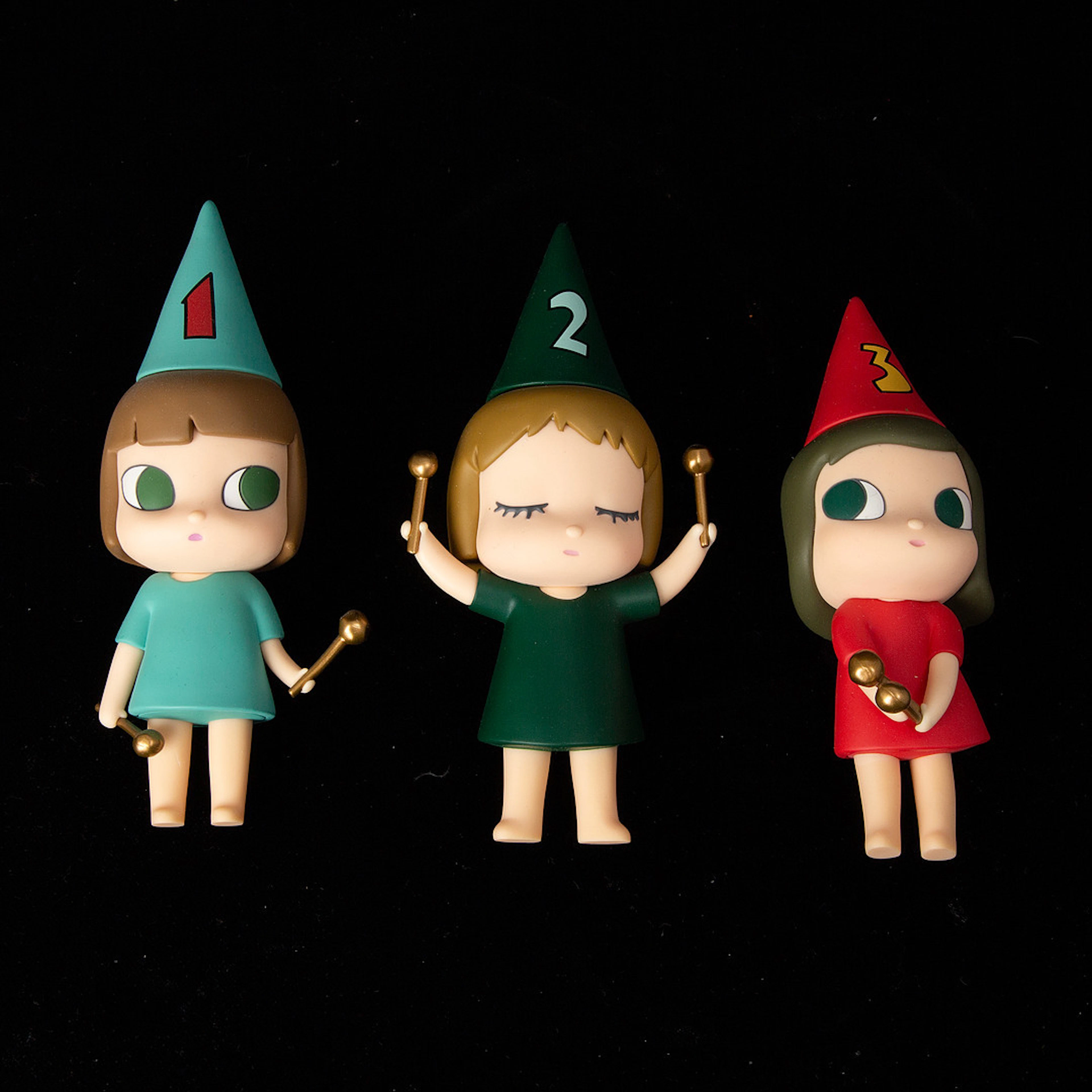 YOSHITOMO NARA. "123 Drumming Girls". Figurer i PVC, Japan.