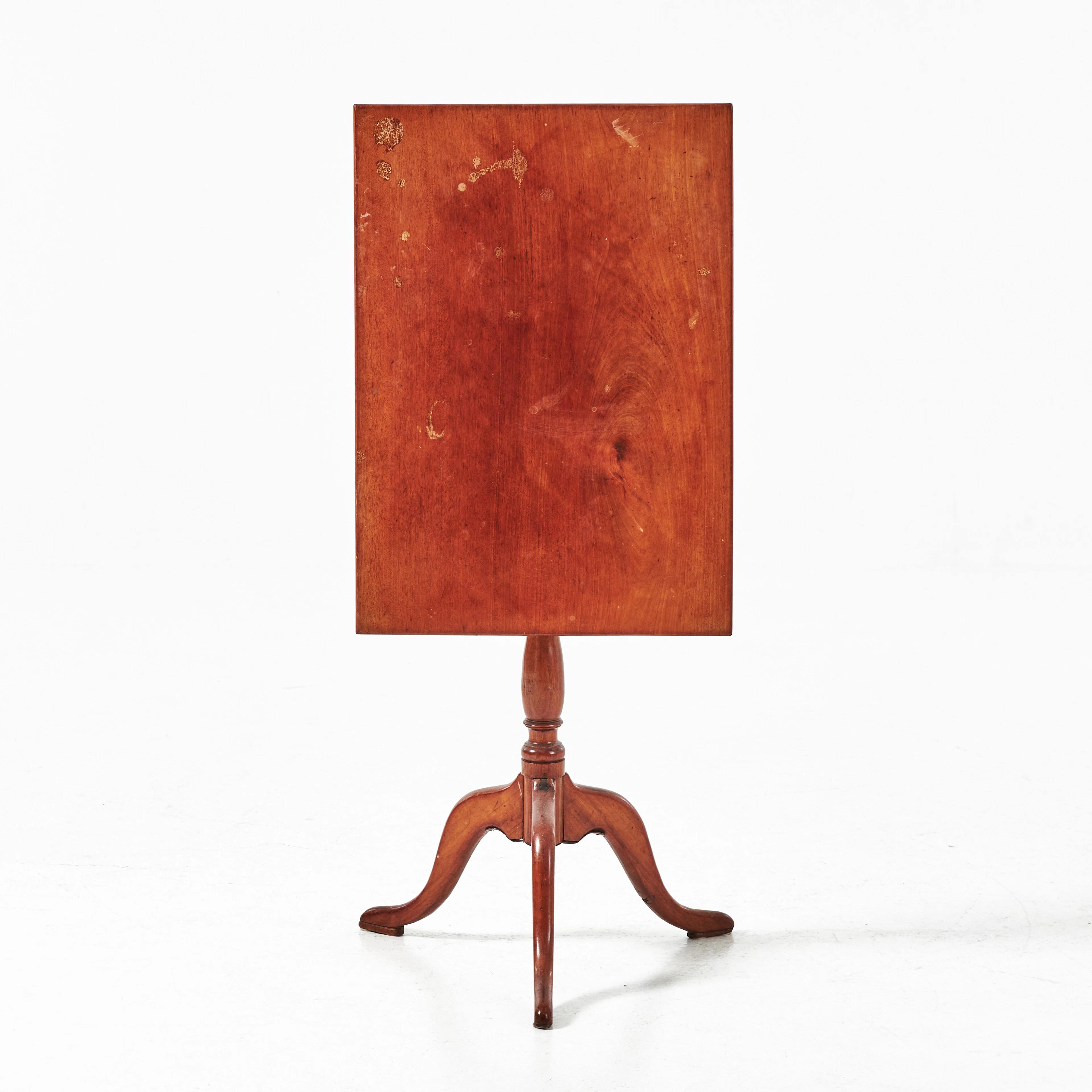 FÄLLBORD, 1800-talets början, skiva i mahogny, 3 delad fot.