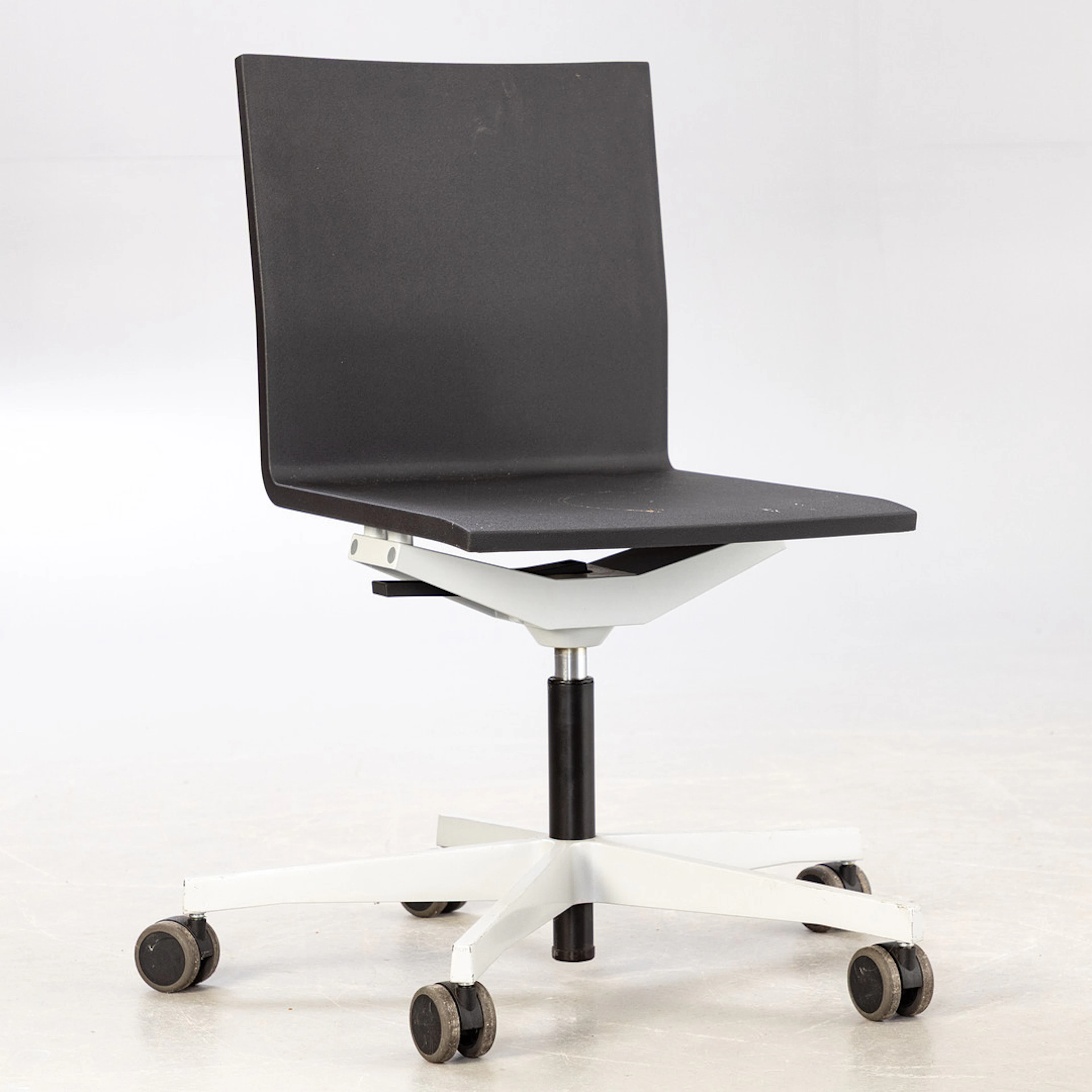 MAARTEN VAN SEVEREN. Vitra, Bürostuhl .04 in schwarz.