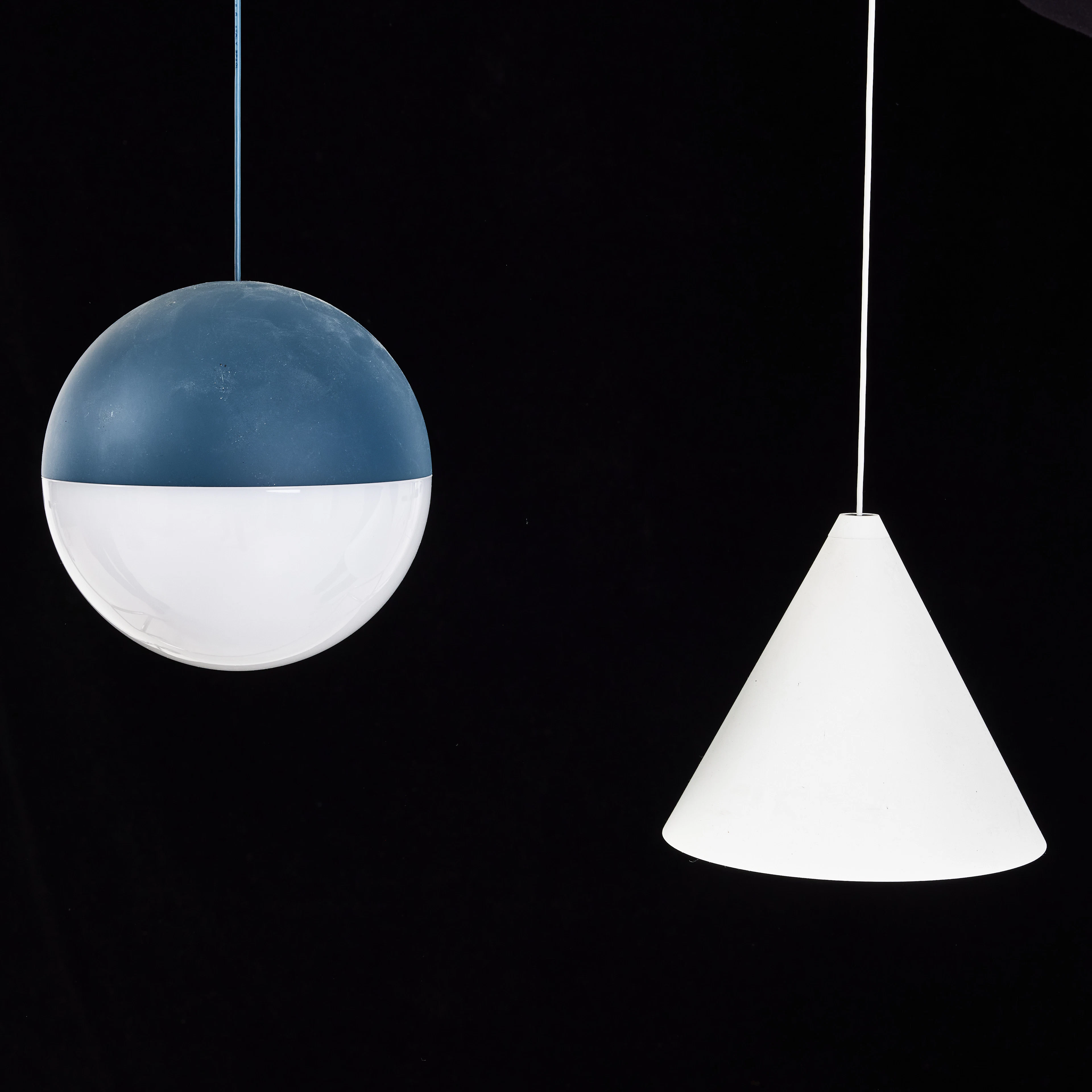 MICHAEL ANASTASSIADES "String light Cone" och "String light Sphere" FLOS.