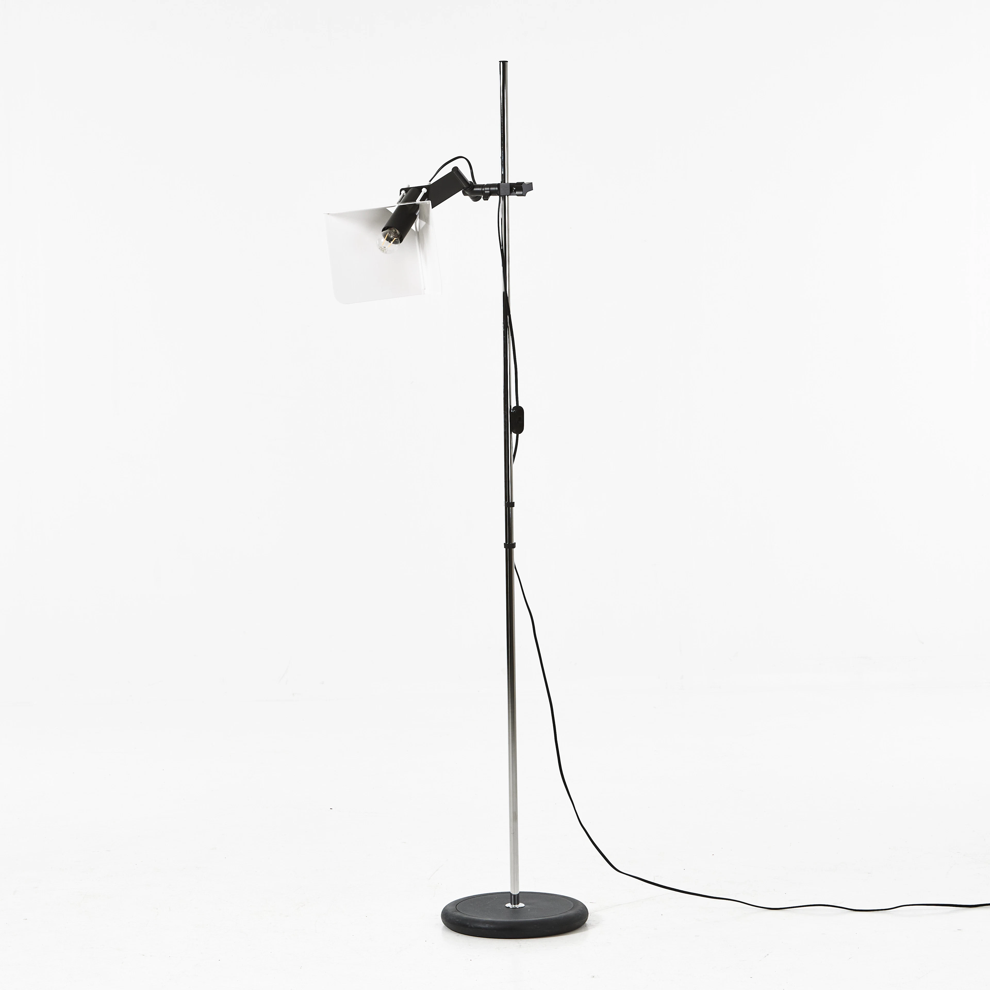 JOE COLOMBO. "Triedro Floor Lamp", golvlampa, för Stilnovo, samtida.