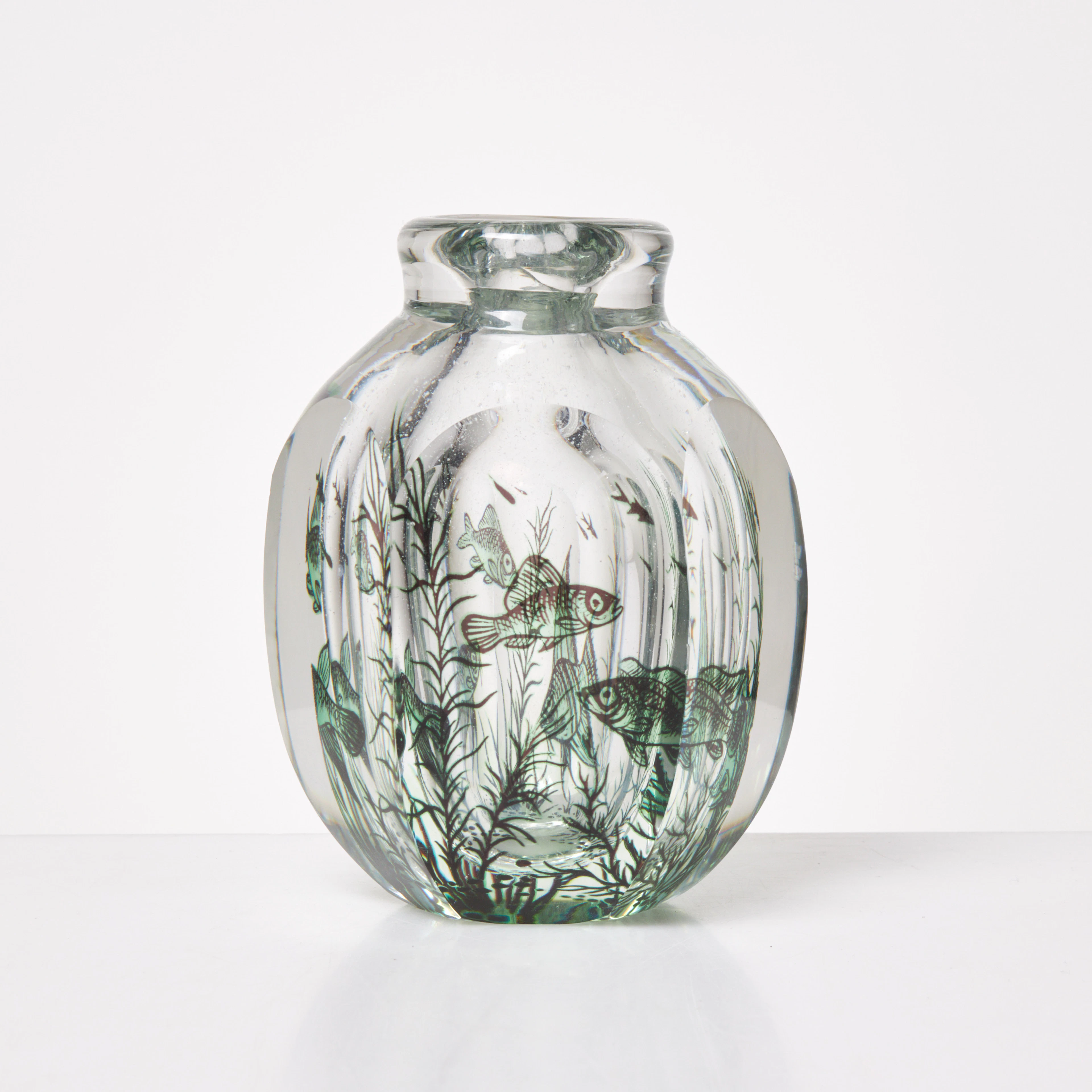 EDWARD HALD. Vas, fiskgraal, glas, No 504 c, Orrefors, signerad.