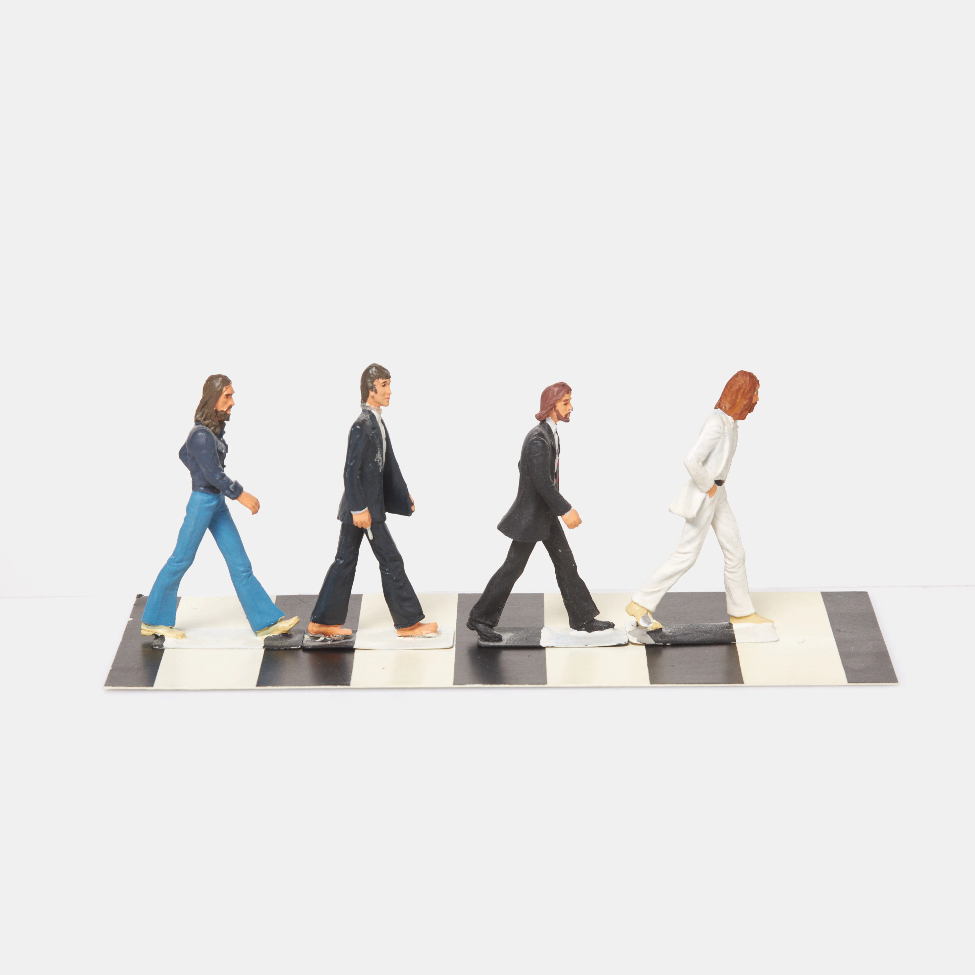 TENNFIGURER, 4 st, i form av The Beatles, Abbey Road, bemålat tenn, i etui.