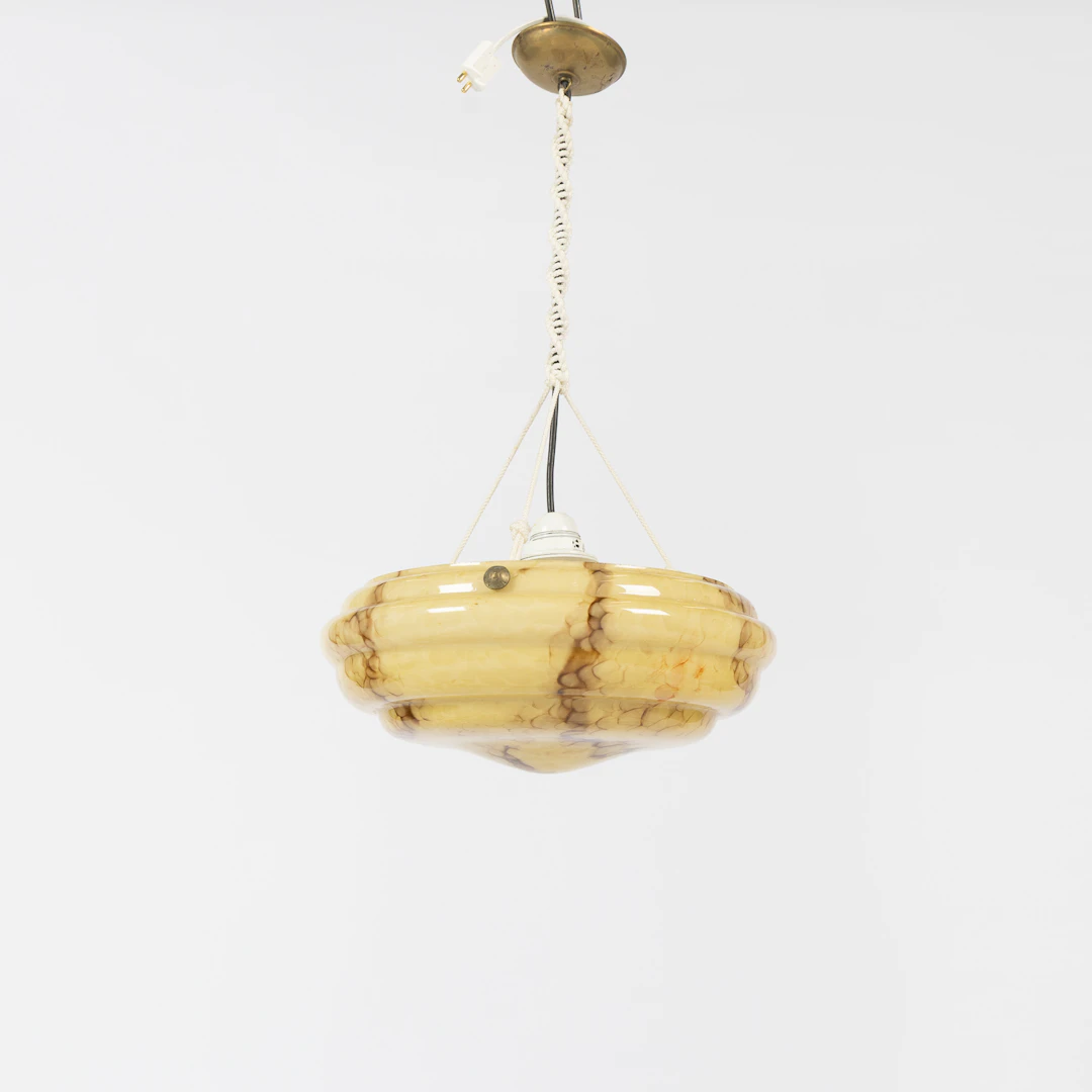 TAKLAMPA, Swedish grace, kupa i glas med marmorerad dekor, 1930-tal.