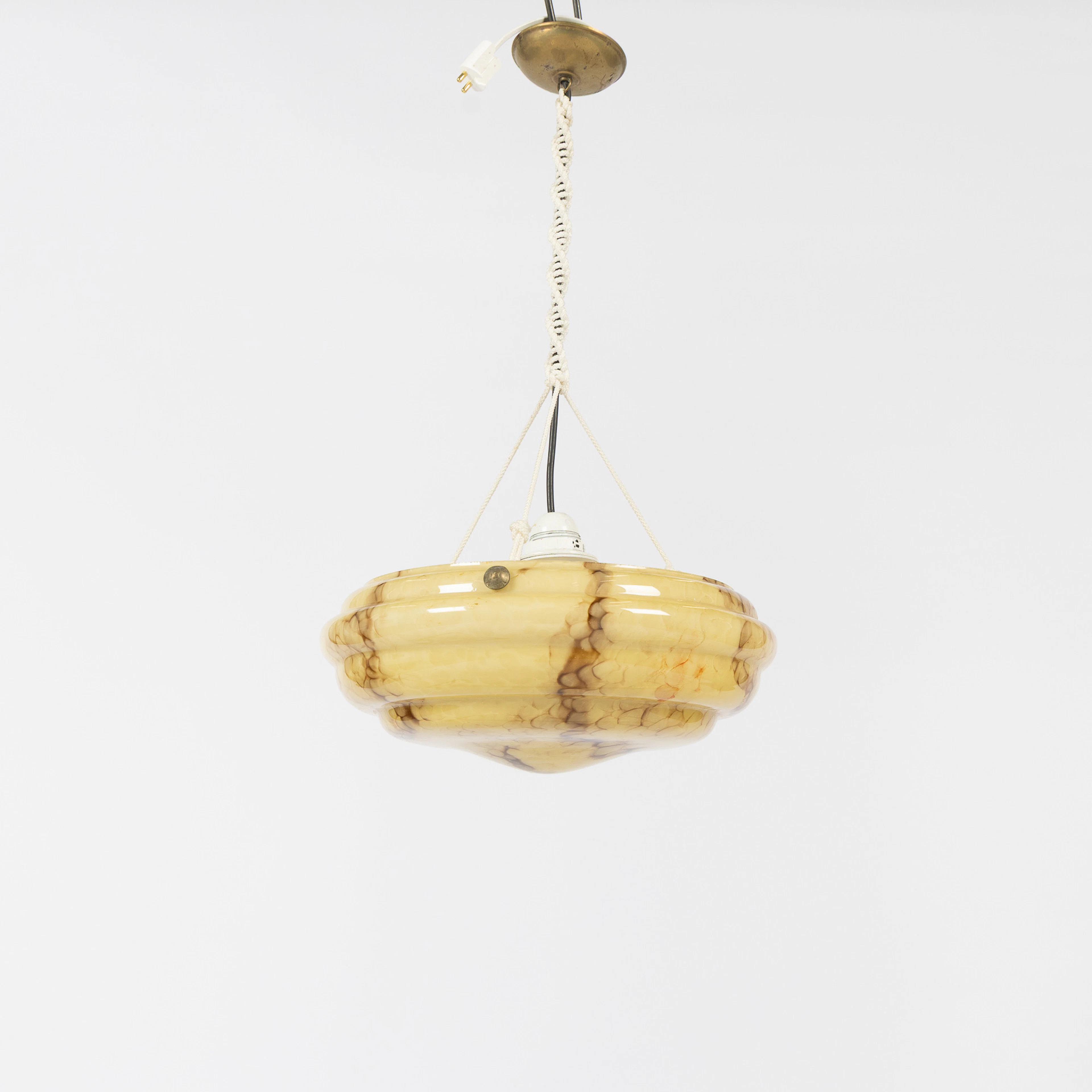 TAKLAMPA, Swedish grace, kupa i glas med marmorerad dekor, 1930-tal.