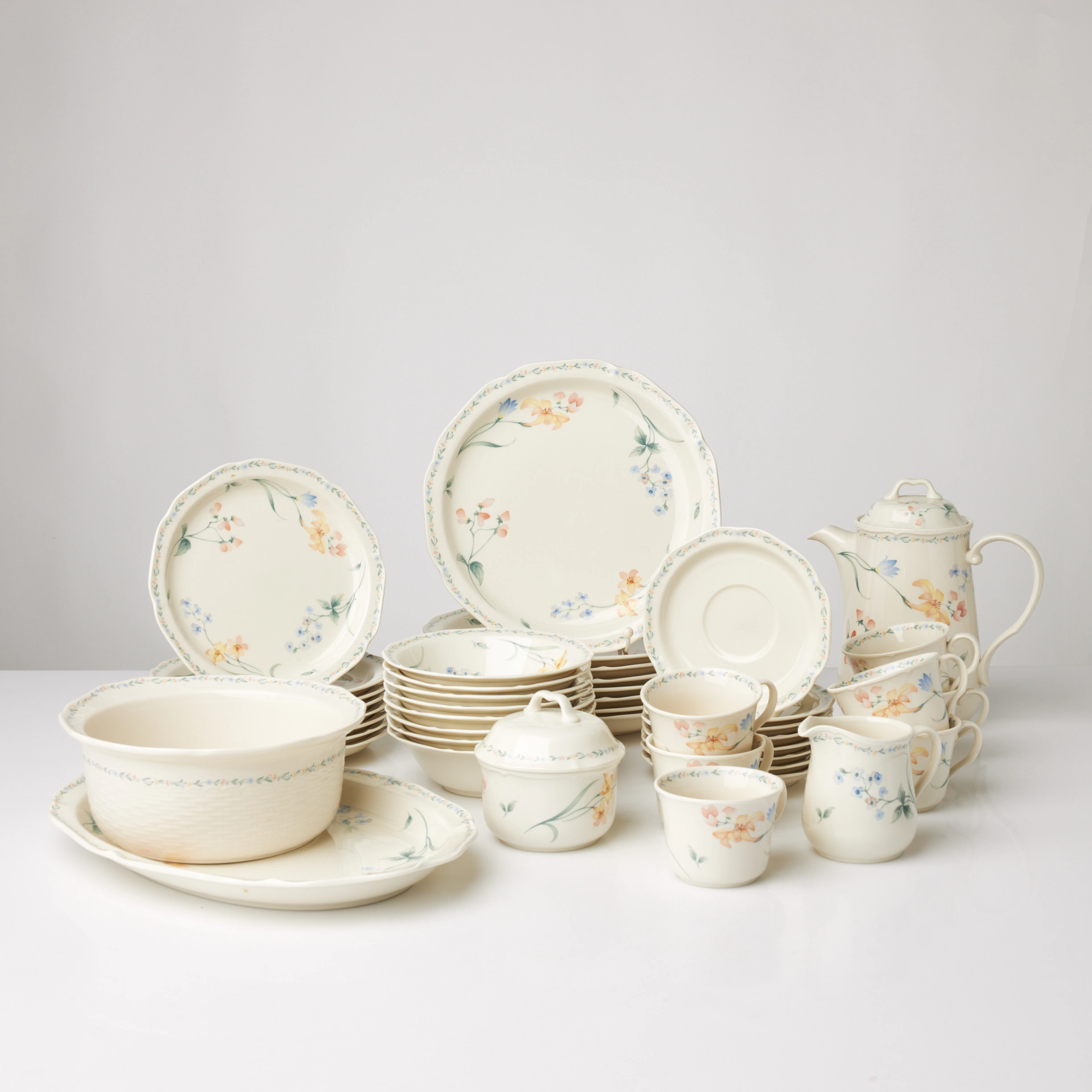SERVIS. 36 dlr, "American Flowers", Noritake, gala cuisine, porslin.