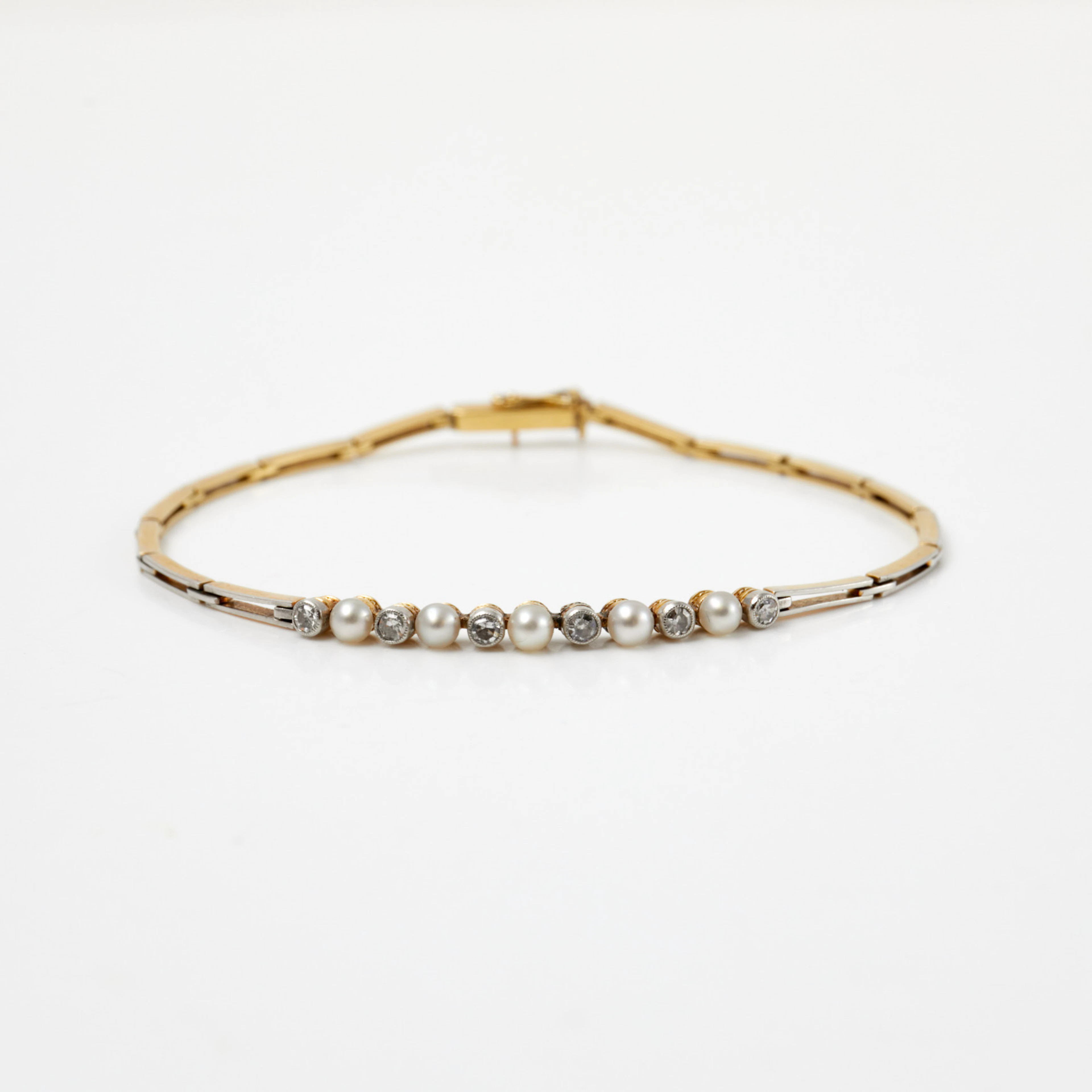 ARMBAND, 18 k rödguld och platina, åttkantslipade diamanter, totalt
