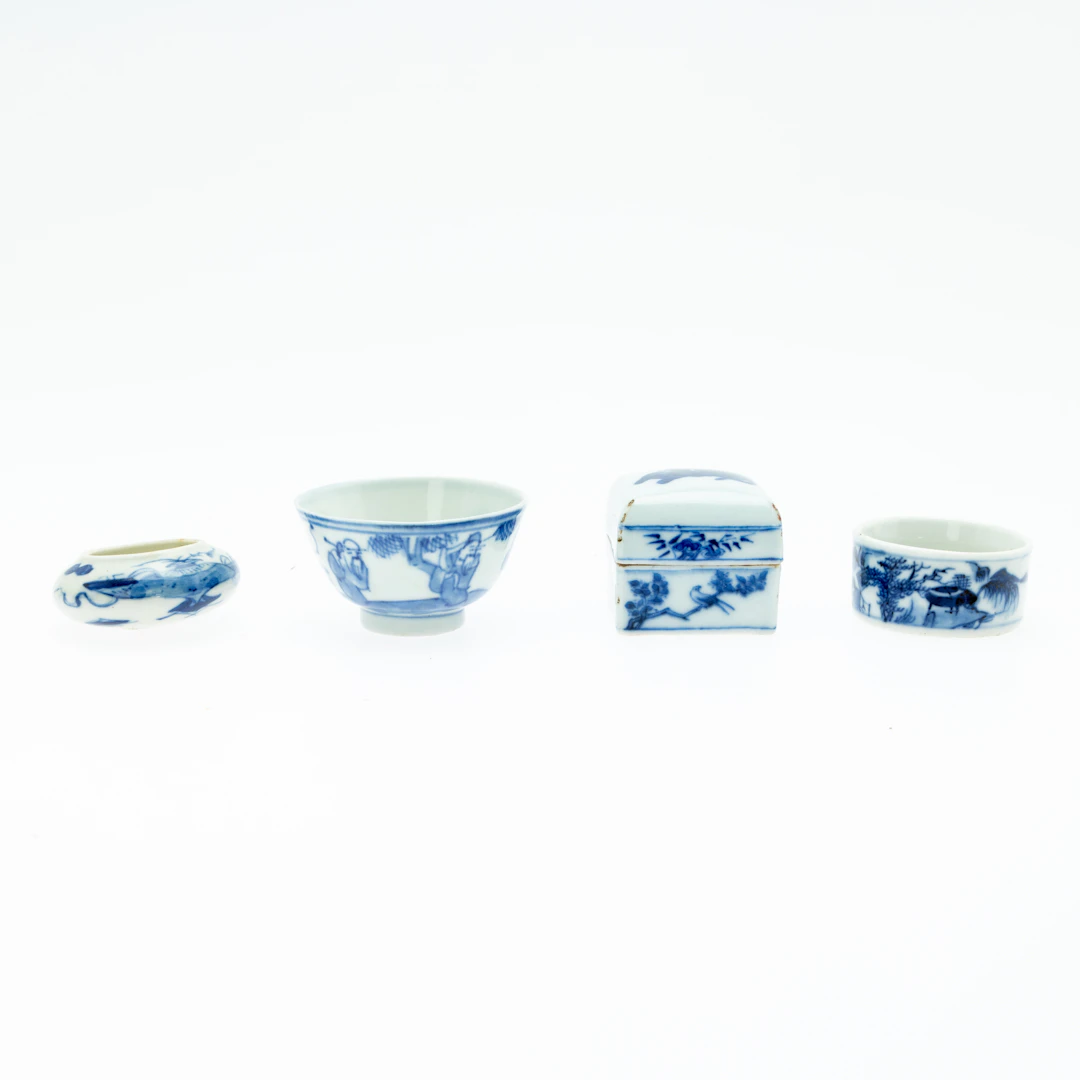 Kleine blau-weiße Sammlung, China und Japan, 19. Jh. bis frühes 20. Jh. (4).