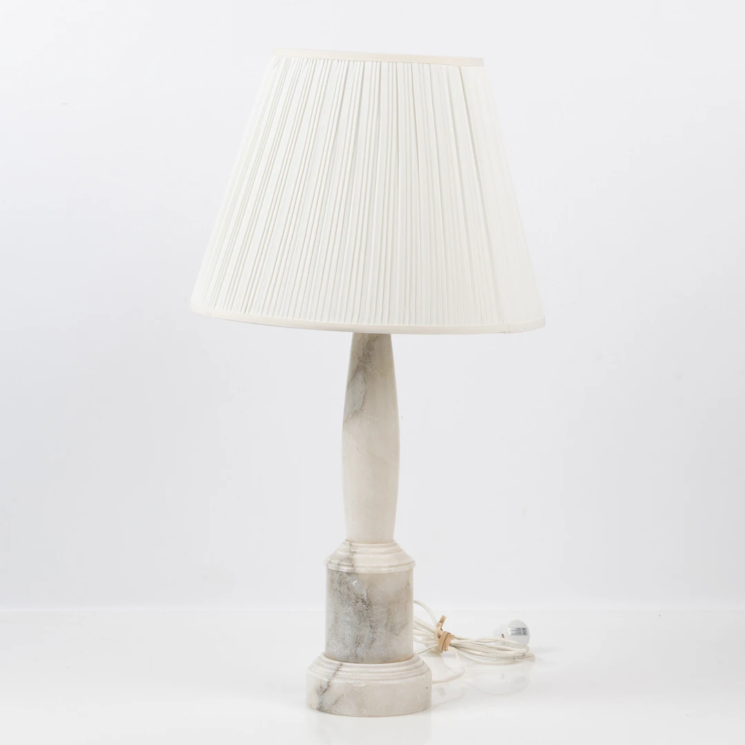 BORDSLAMPA, marmor, 1900-talets andra hälft.
