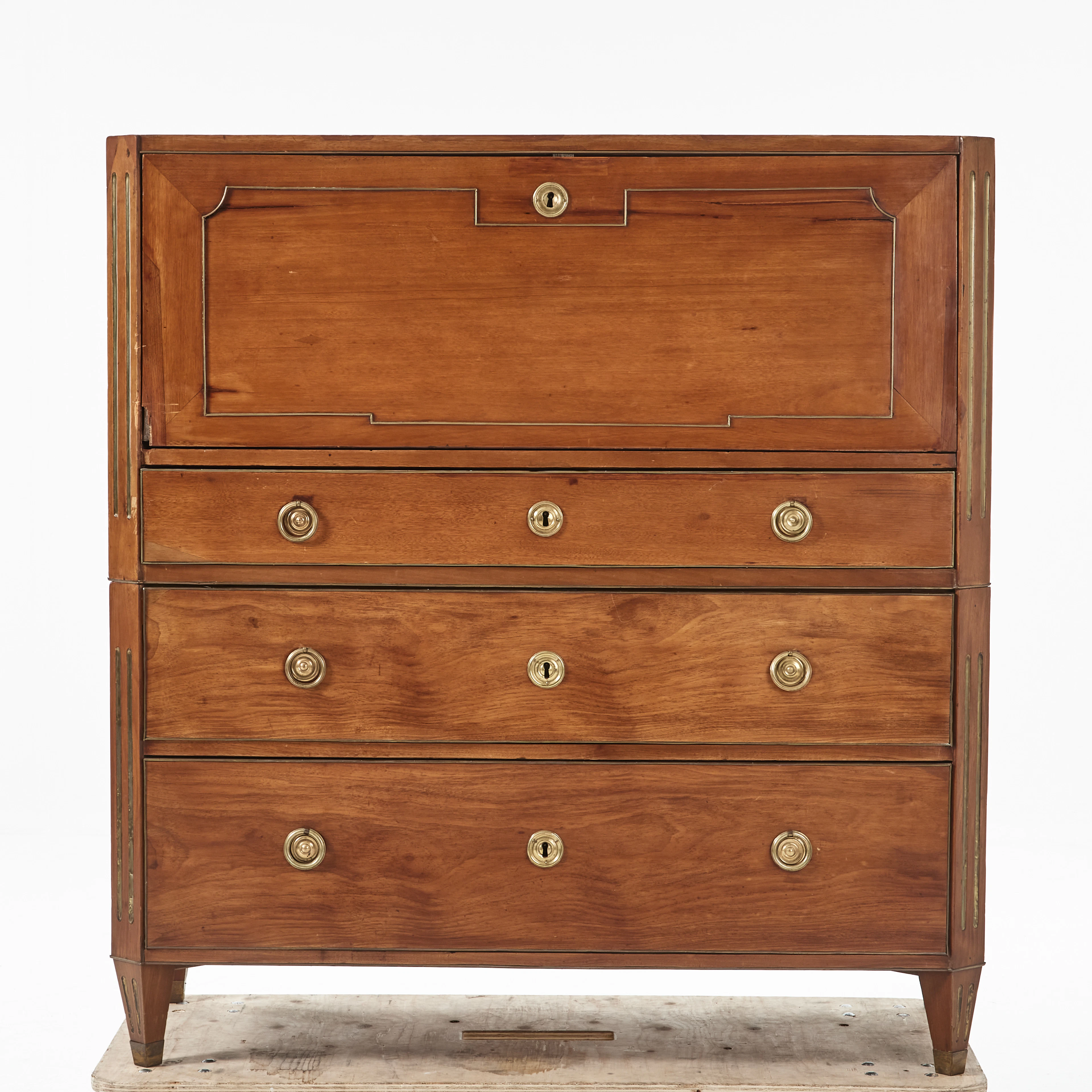 CHIFFONJE, fanerad i mahogny, sengustavianskt stockholmsarbete, Anders