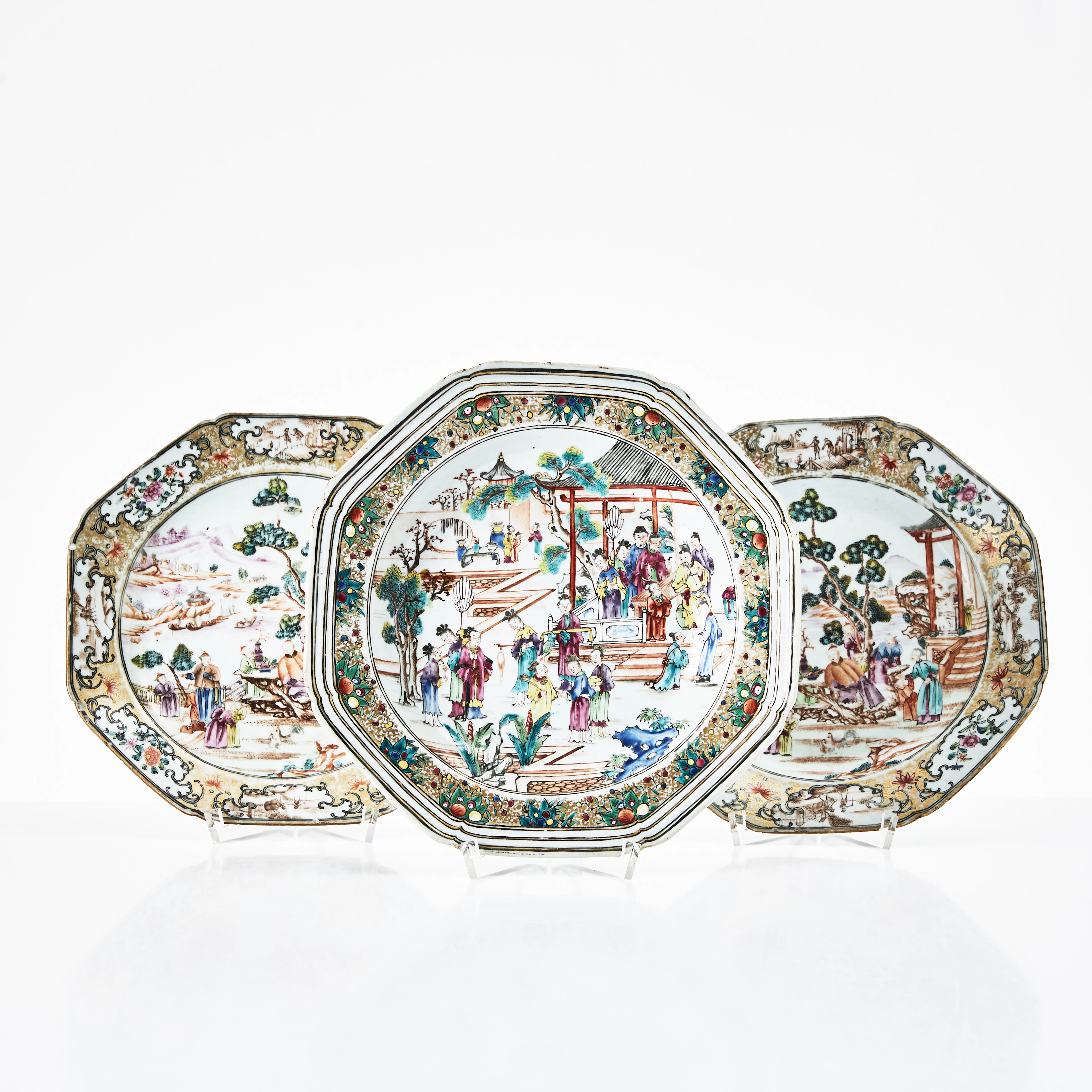 TALLRIKAR, 2+1 st., porslin, Kina, Qianlong (1736-1795), mandarinporslin