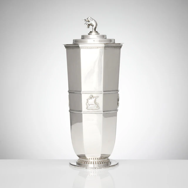 ERIK FLEMING. Pokal med lock, sterlingsilver, Atelier Borgila, Stockholm 1934.