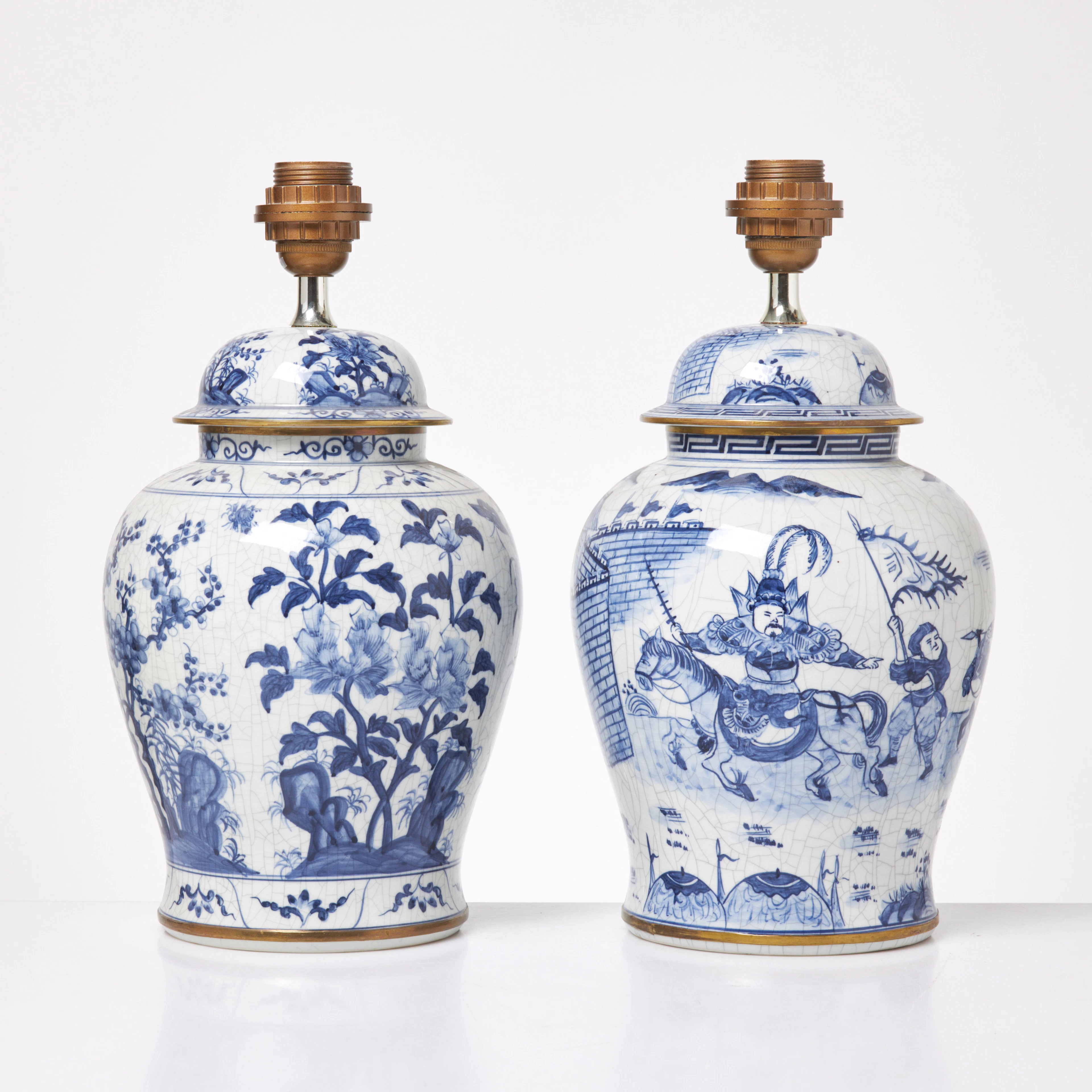 BORDSLAMPOR, 1 par, samtida produktion, etikettmärkta B&B Oriental