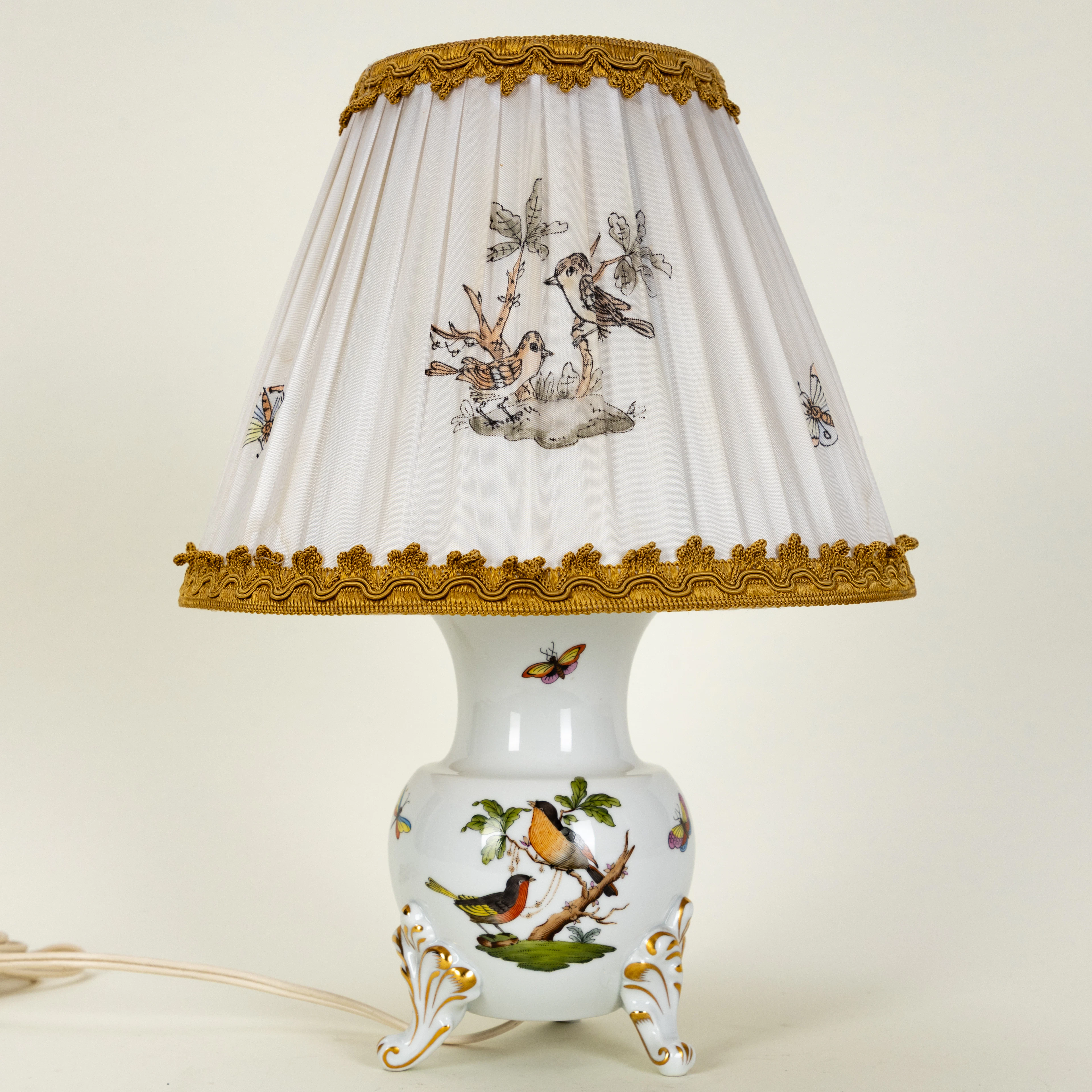 HEREND. Lampe ´Rothschild`- Dekor, mit dem originalen Lampenschirm