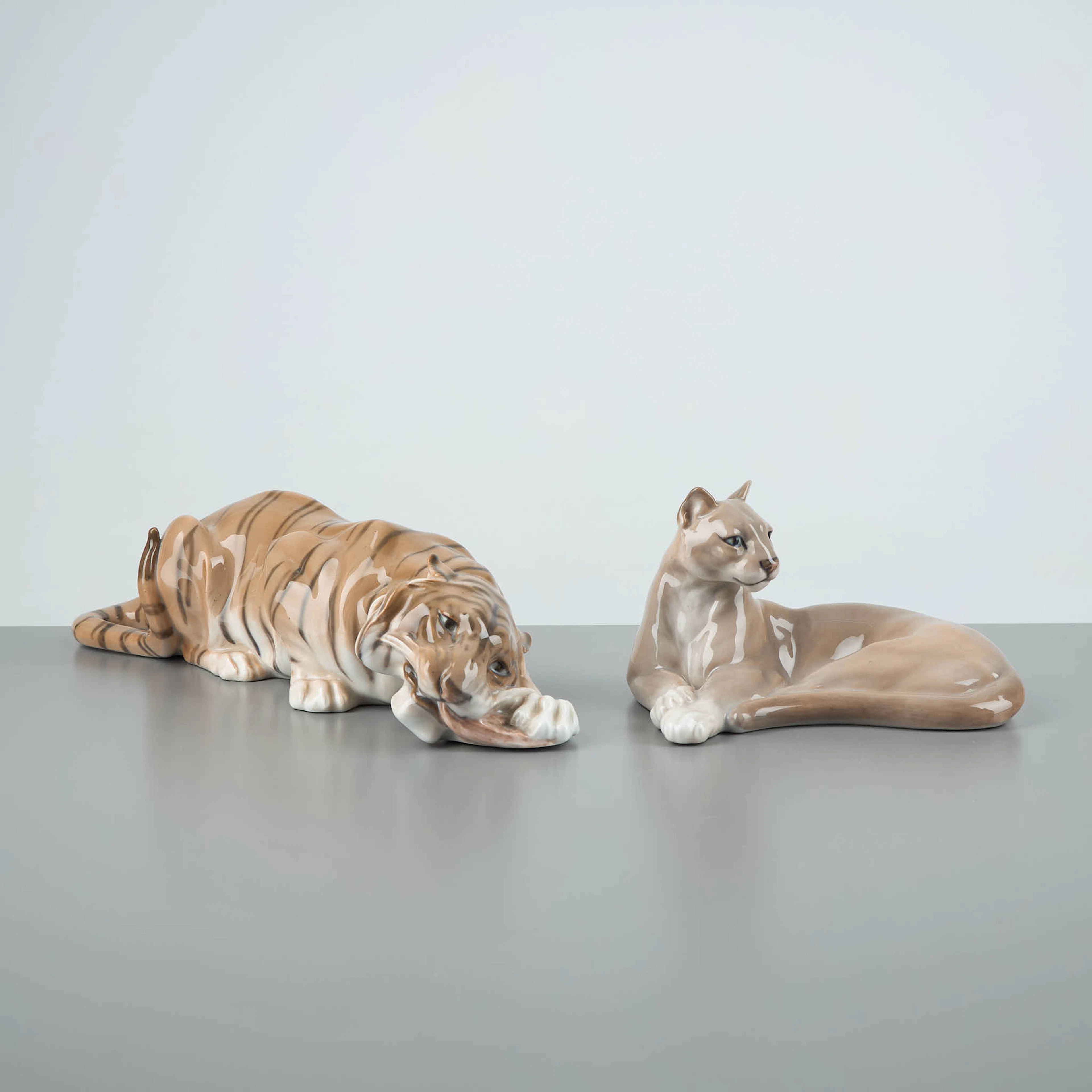 FIGURINER, 2 st. Tiger, nr 2065 och Puma, nr 1482 (Peter Herold) Royal