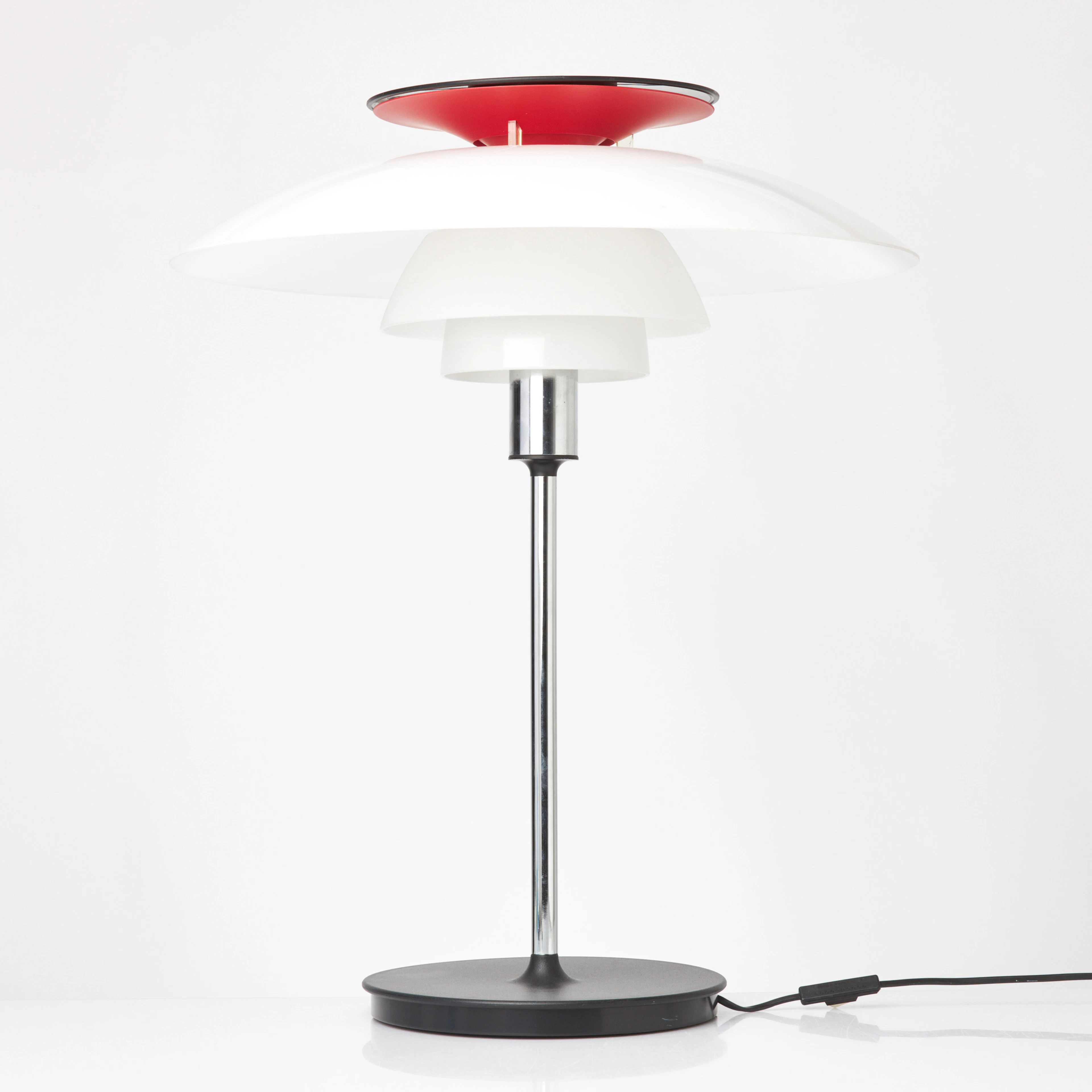 POUL HENNINGSEN. Bordslampa, PH-lampa, modell nr 123441, etikettmärkt