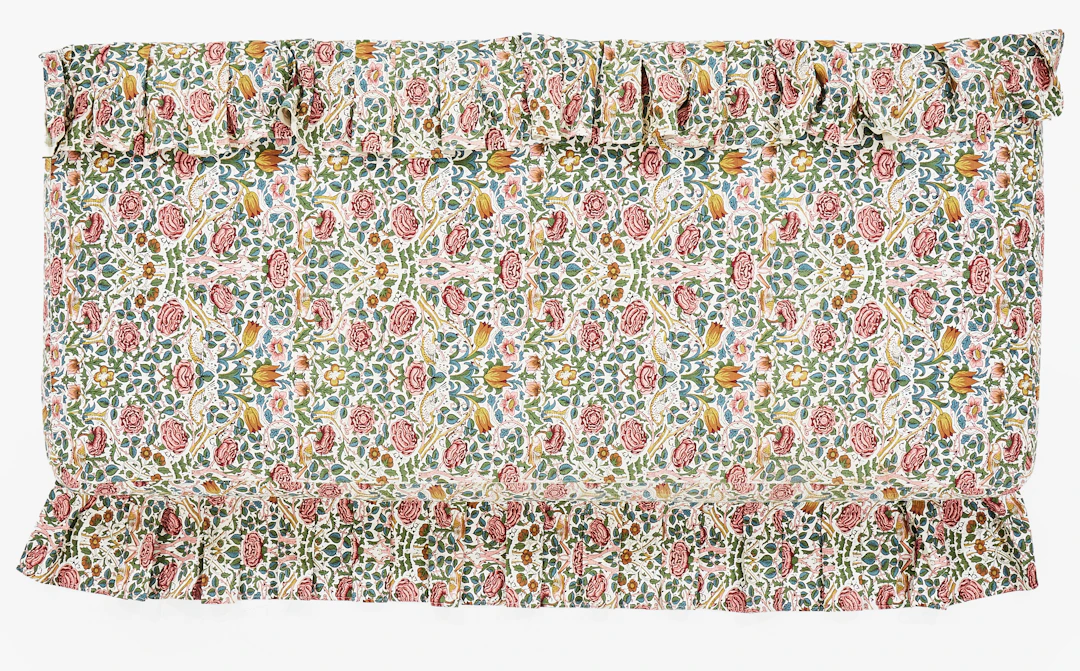 DYNA, 1900-talets andra hälft, klädd i "Rose" William Morris & Co.