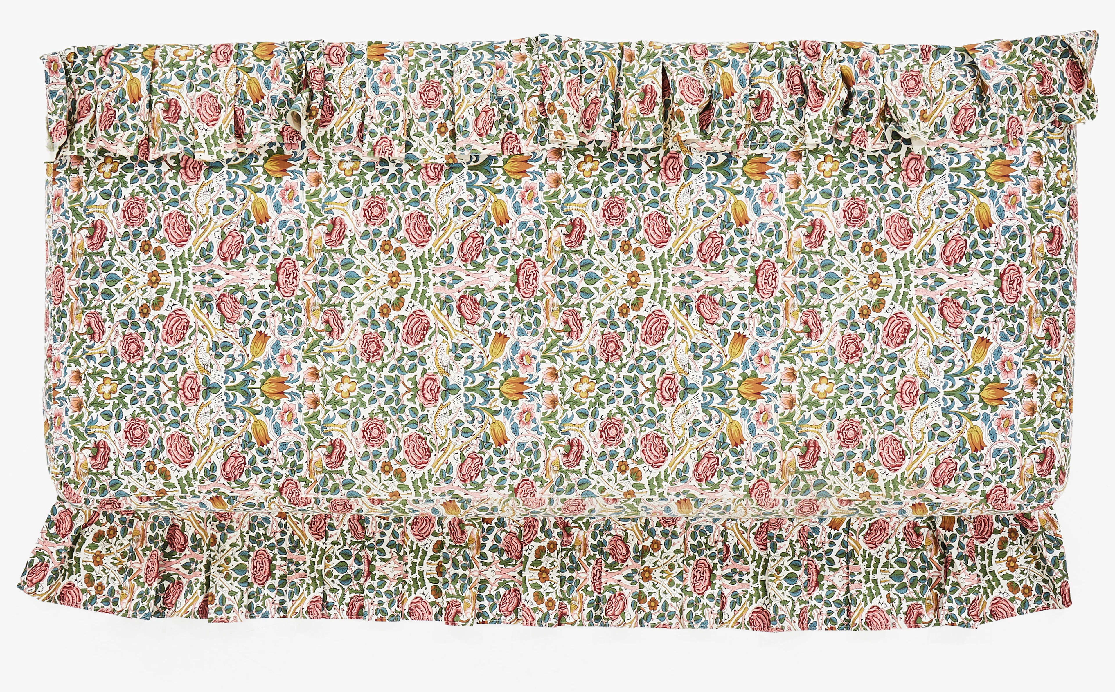 DYNA, 1900-talets andra hälft, klädd i "Rose" William Morris & Co.
