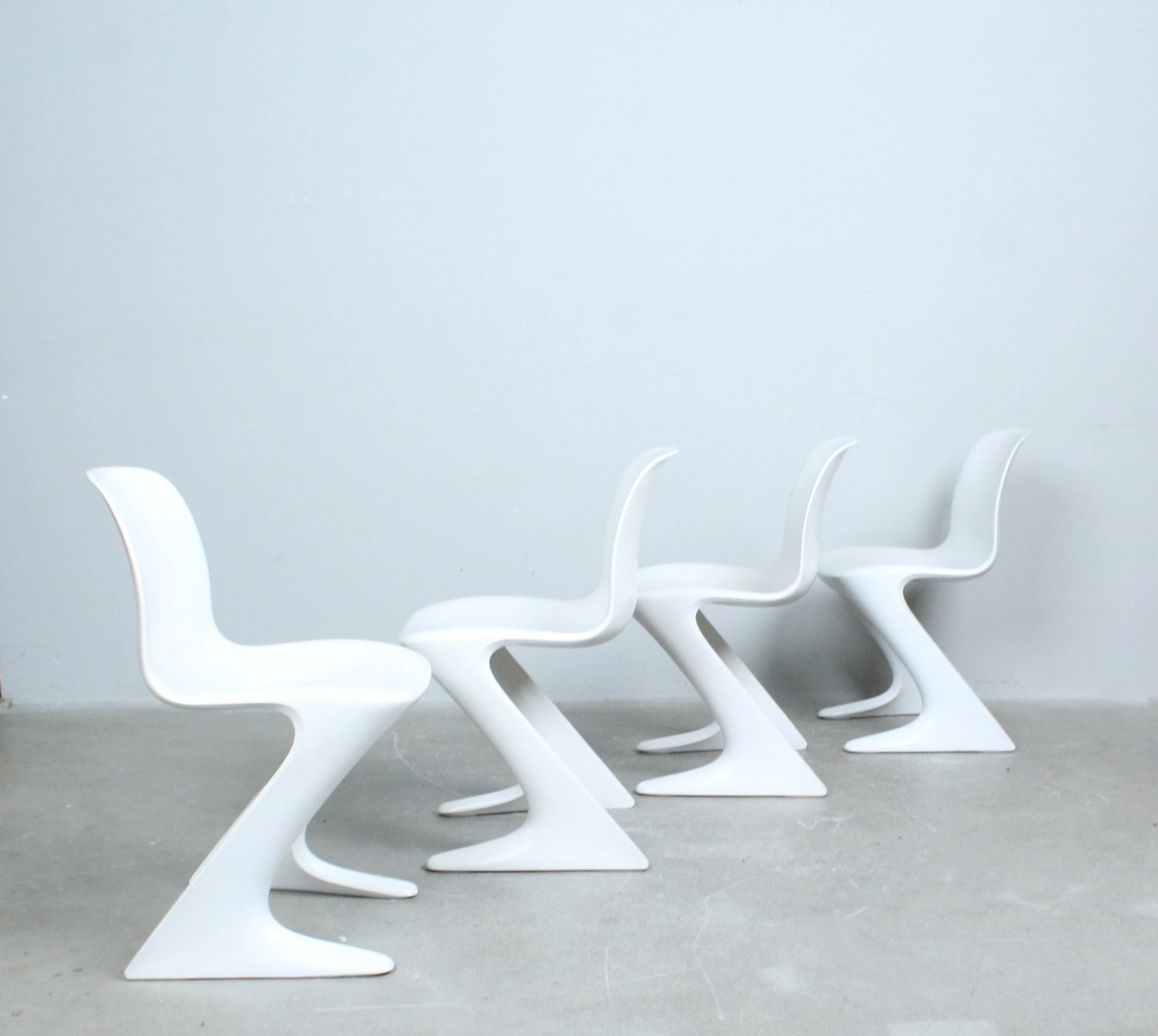 ERNST MOECKL. Horn Collection Set von 4 Stühlen, 'Z-Chair' bzw. 'Kangaroo-Chair'