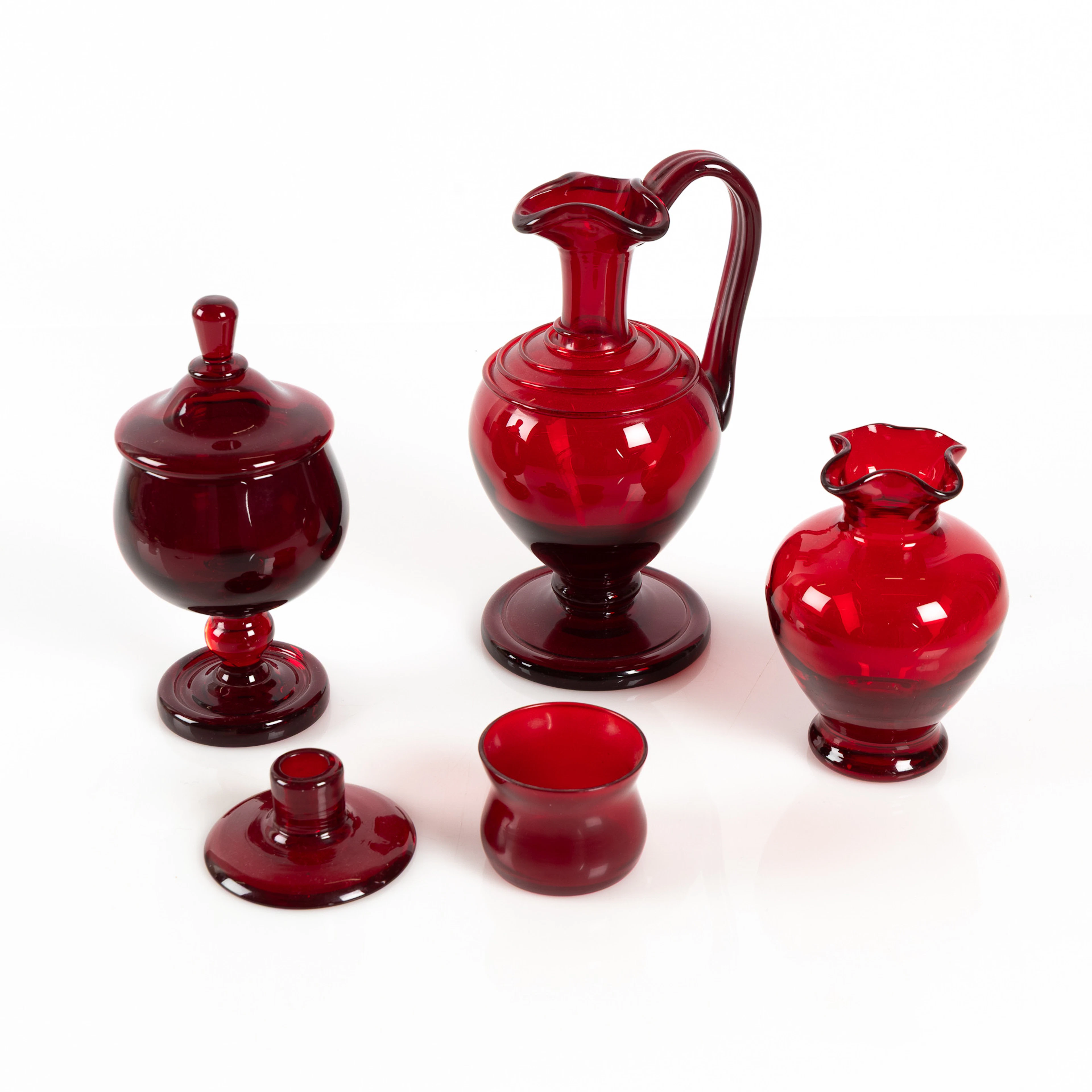 MONICA BRATT. Samling rött glas, 5 delar, Reijmyre.