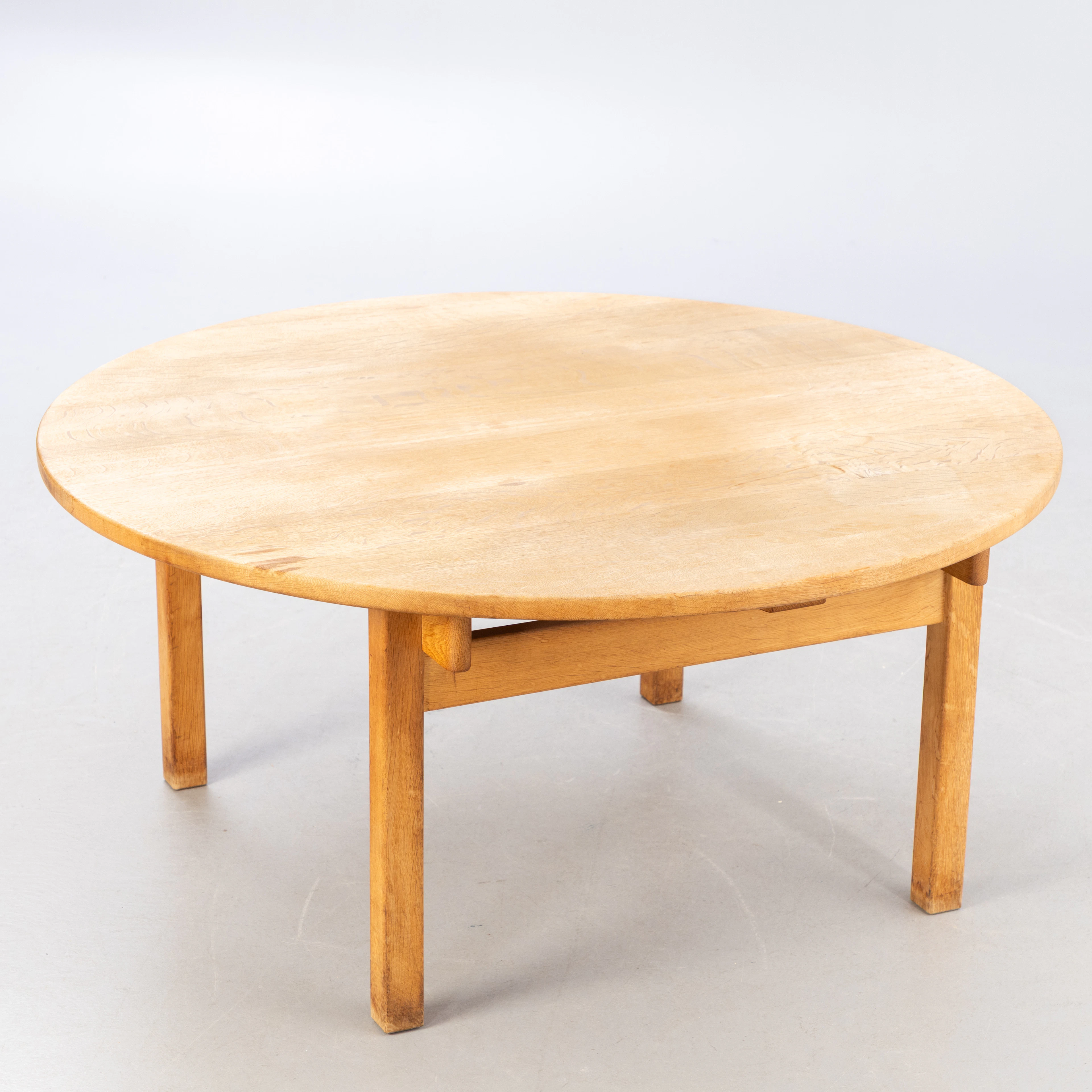 KURT ØSTERVIG (1912-1986). KP Møbler. Sofatisch, Eiche Massivholz.