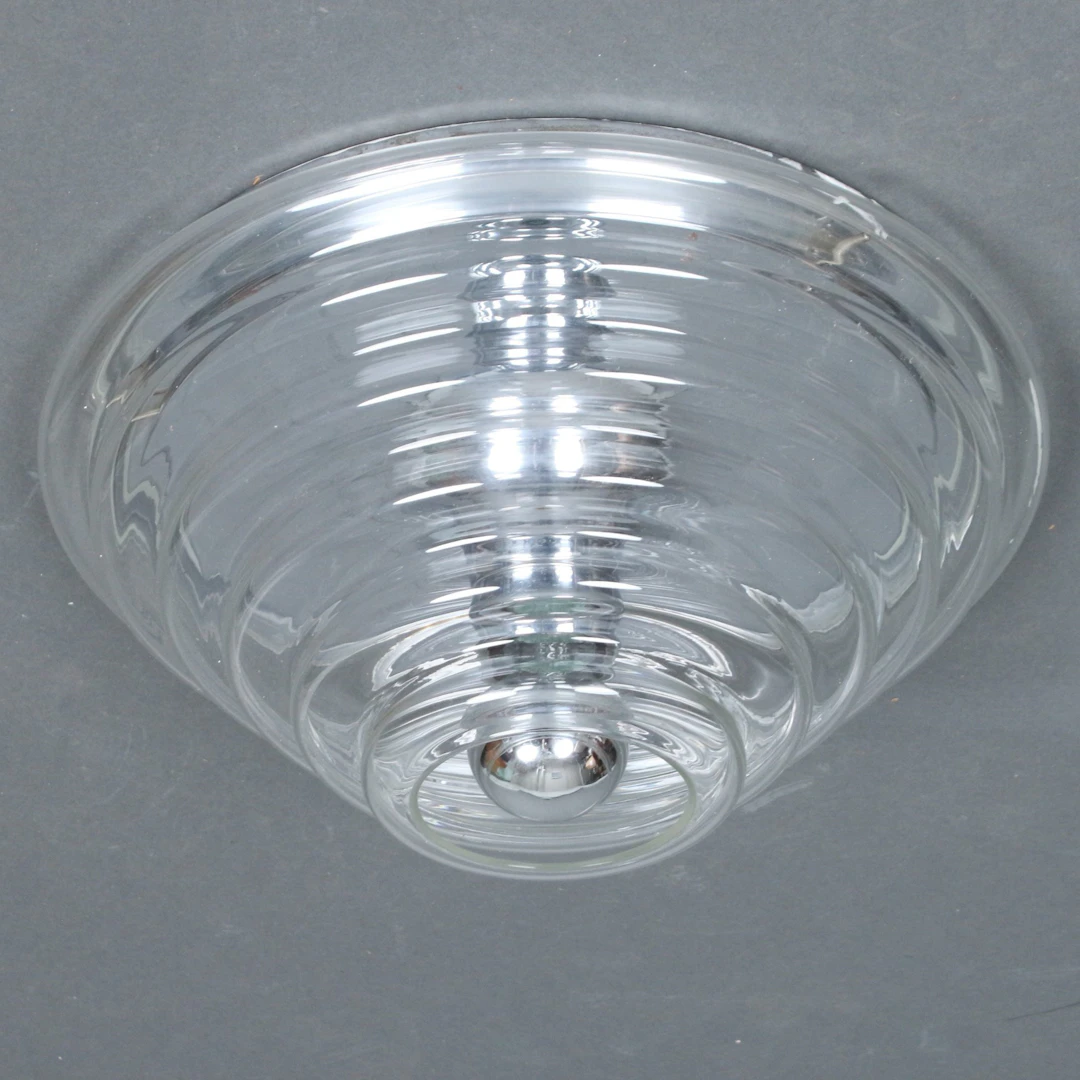 Mid-Century Deckenleuchte mit gerippten Glasschirm der 1970er.