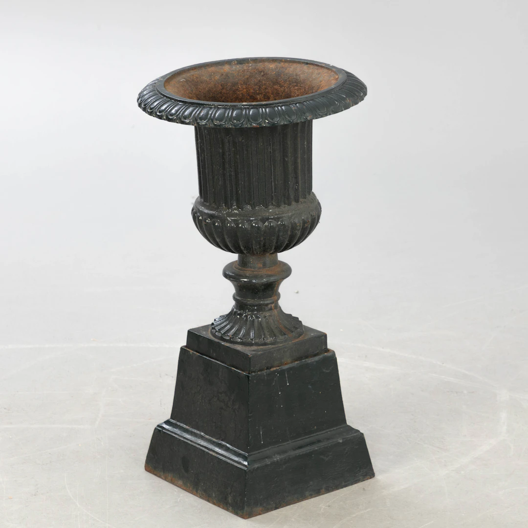 Kleine Medici-Vase auf Postament, Frankreich, 1. Hälfte 20. Jh.