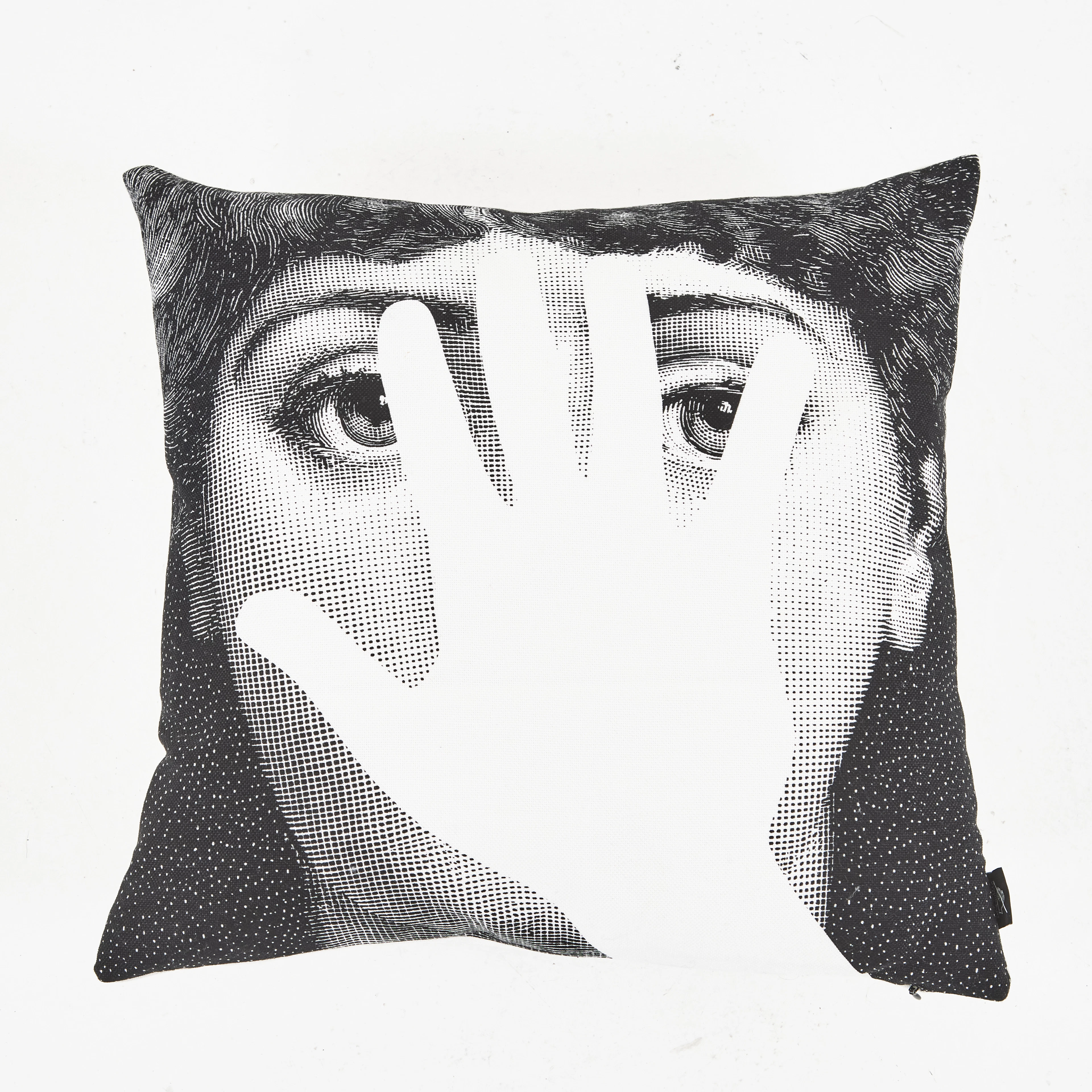 PIERO FORNASETTI. kudde, bomull, Firma Svenskt tenn, etikettmärkt, samtida.