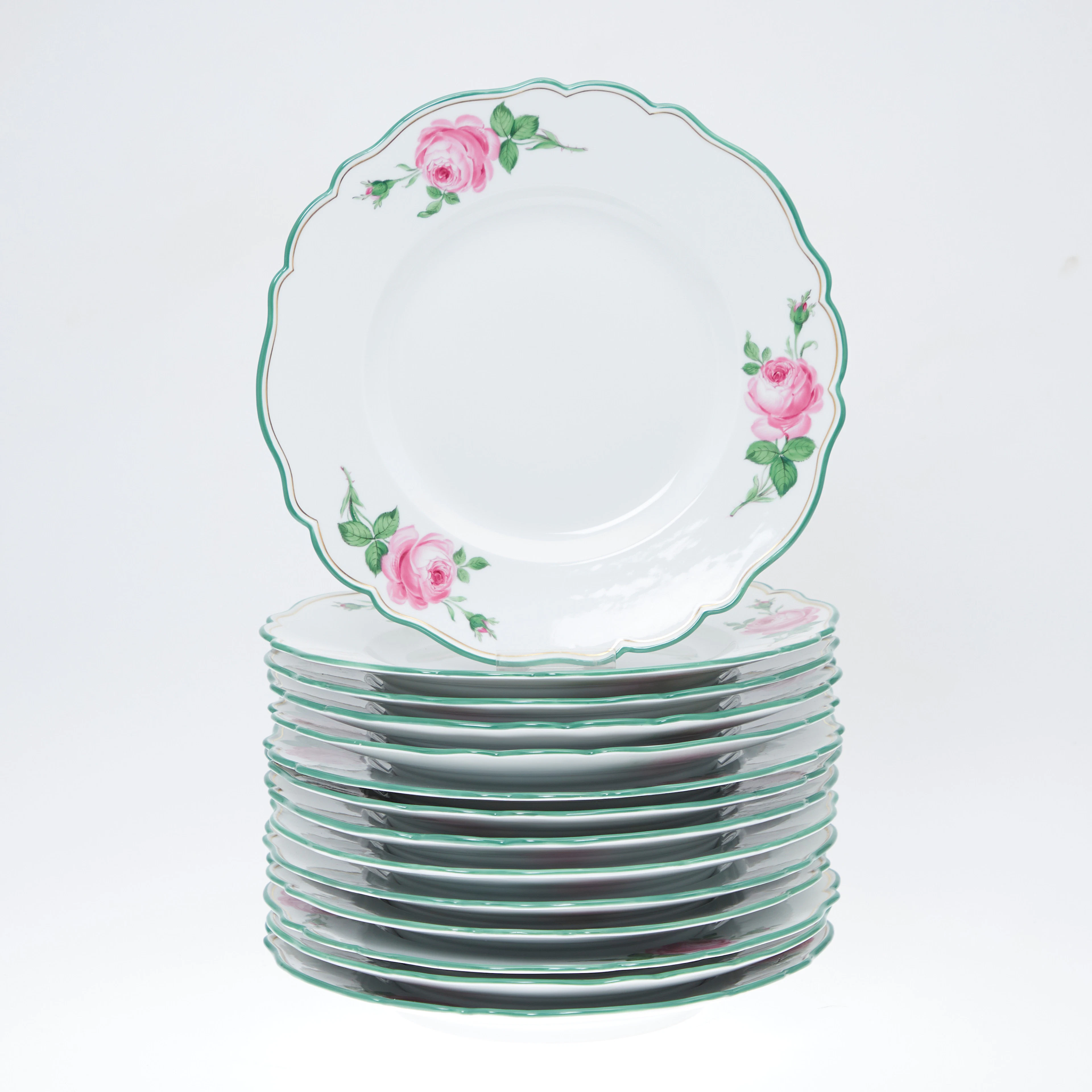 MEISSEN. Speiseteller, 'Rote Rose', Porzellan, Deutschland. (14).